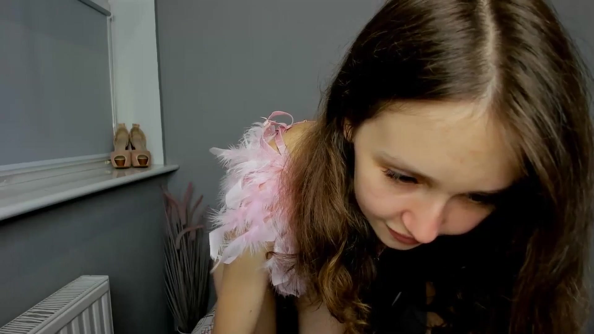 Gallery image thumbnail from Young_Afina's myfreecams stream on, 08/03/2025, 15:54 image 18 of 20