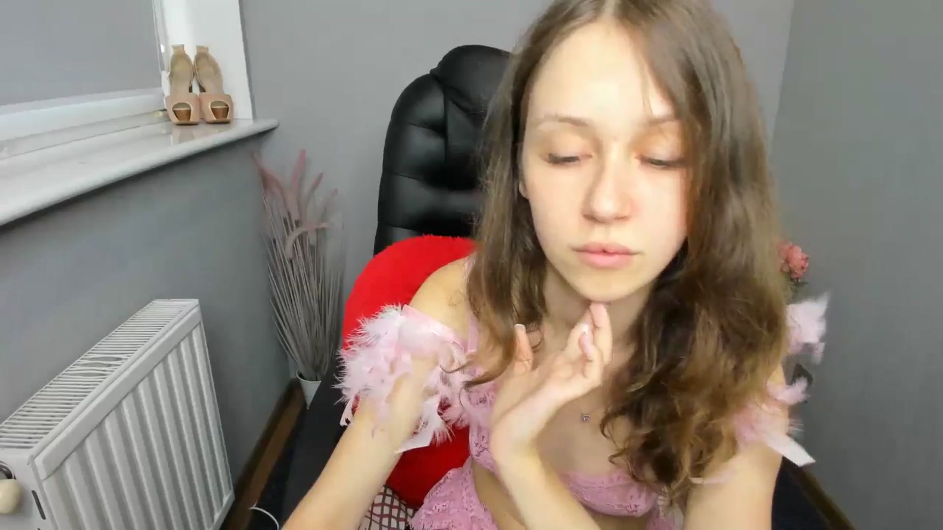 Gallery image thumbnail from Young_Afina's myfreecams stream on, 08/06/2025, 11:10 image 16 of 20