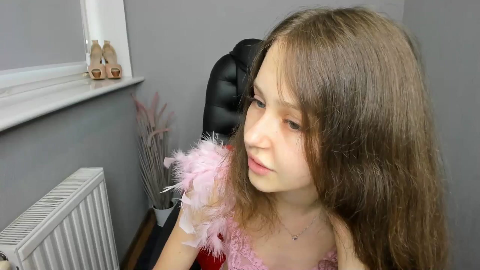 Gallery image thumbnail from Young_Afina's myfreecams stream on, 08/06/2025, 12:03 image 15 of 20