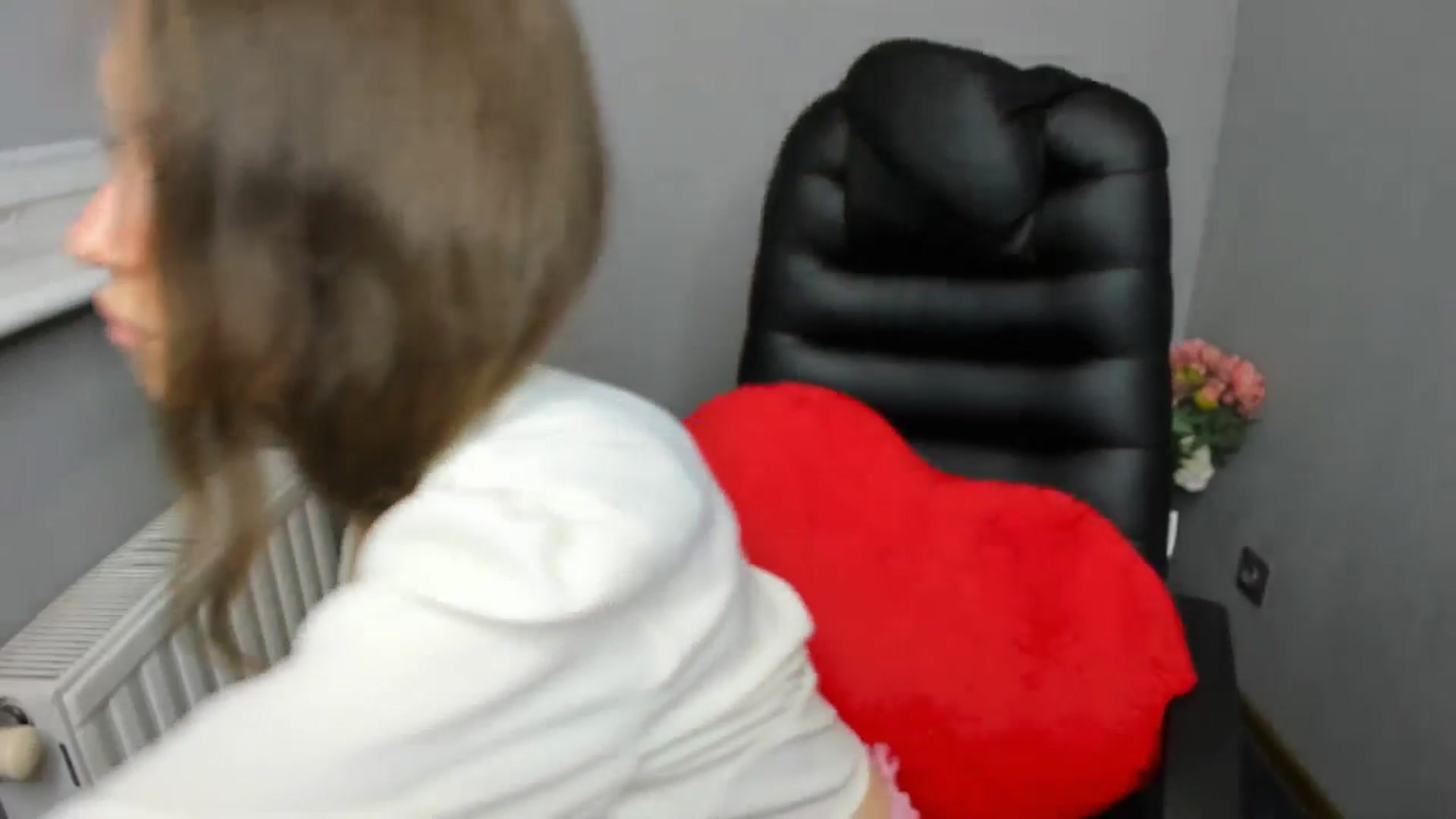 Gallery image thumbnail from Young_Afina's myfreecams stream on, 08/07/2025, 16:35 image 3 of 20
