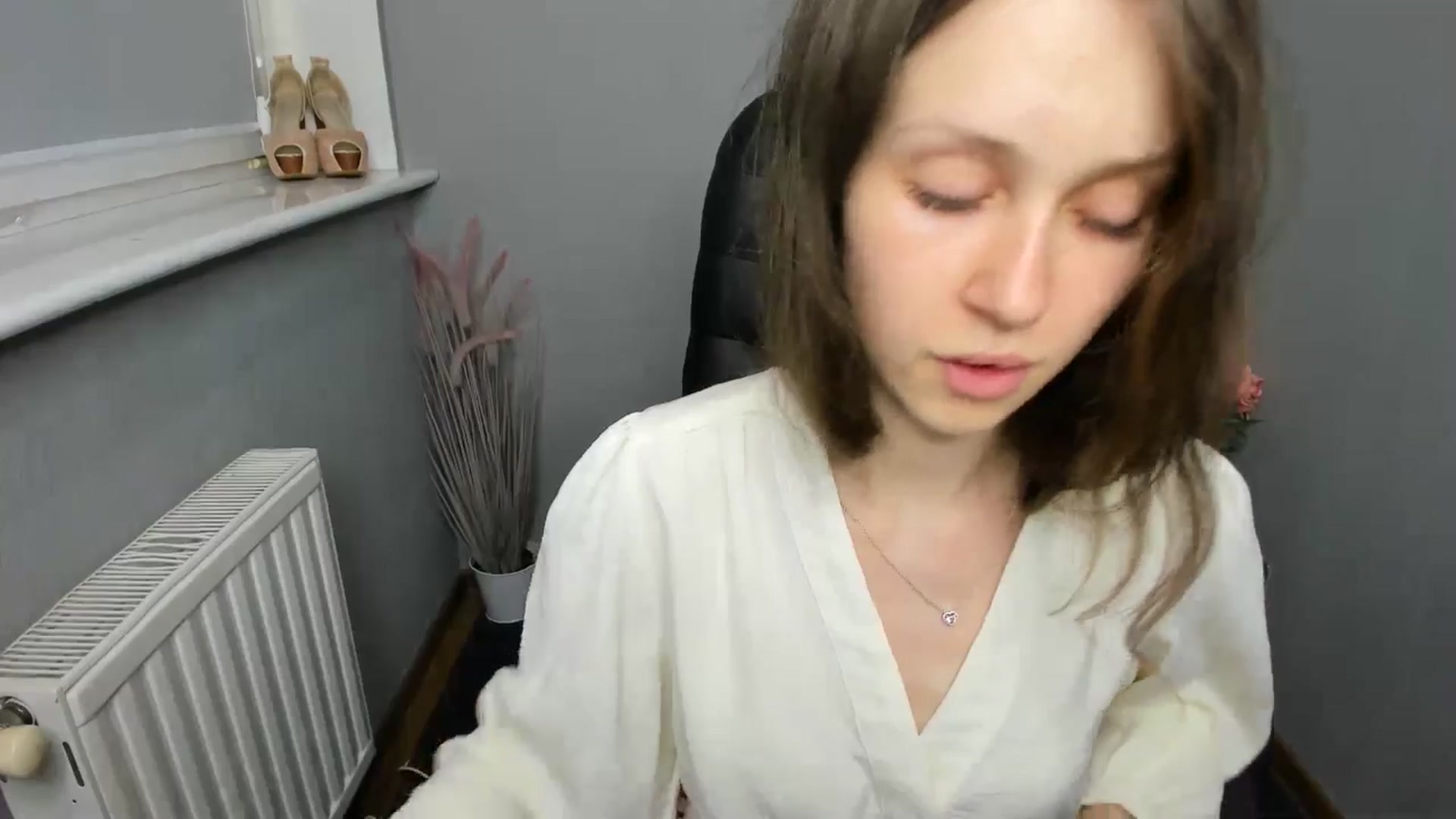 Gallery image thumbnail from Young_Afina's myfreecams stream on, 08/07/2025, 16:35 image 9 of 20