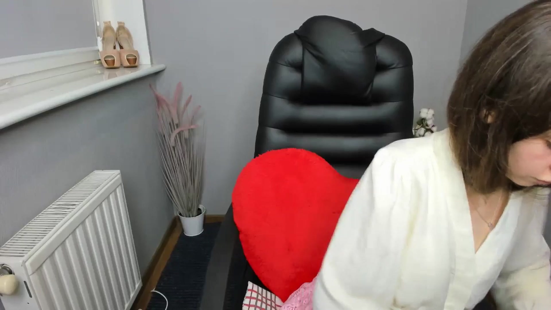 Gallery image thumbnail from Young_Afina's myfreecams stream on, 08/07/2025, 16:35 image 7 of 20