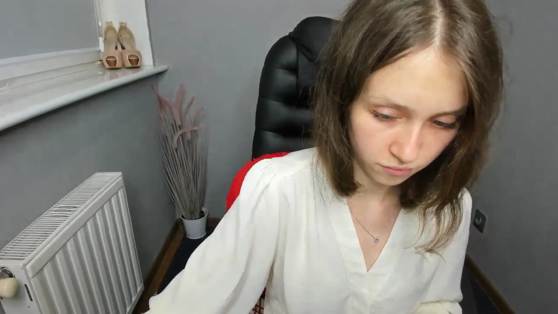 Gallery image thumbnail from Young_Afina's myfreecams stream on, 08/07/2025, 16:35 image 15 of 20
