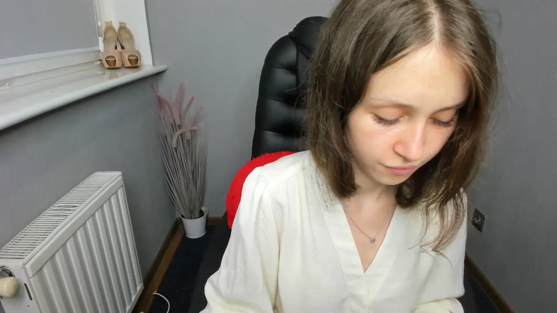 Gallery image thumbnail from Young_Afina's myfreecams stream on, 08/07/2025, 16:35 image 17 of 20