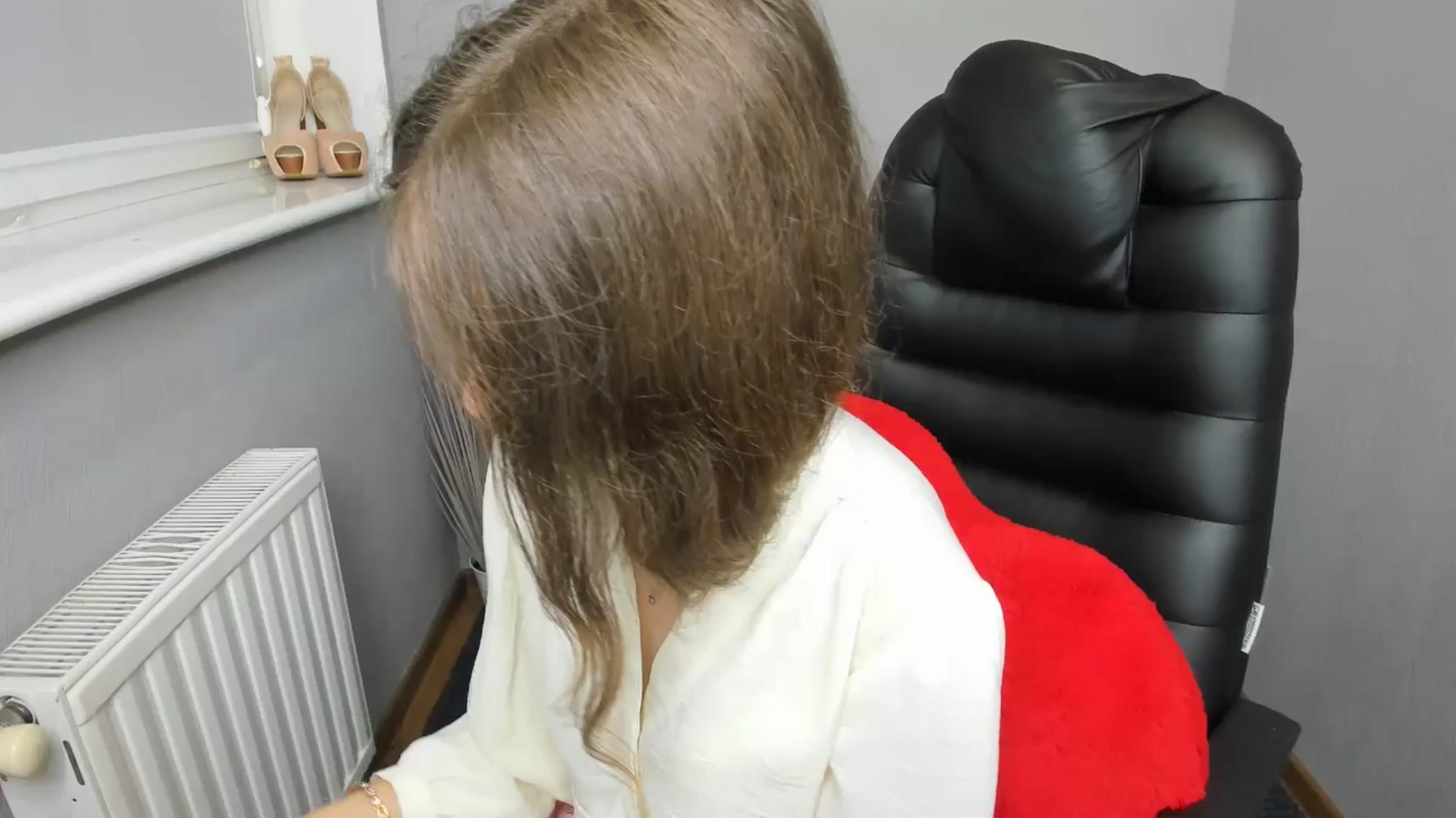 Gallery image thumbnail from Young_Afina's myfreecams stream on, 08/07/2025, 16:35 image 13 of 20