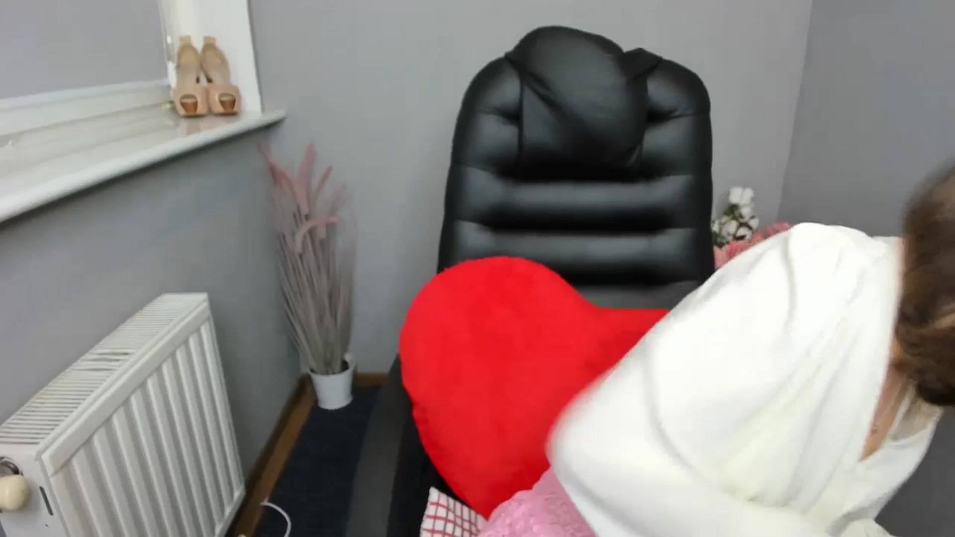 Gallery image thumbnail from Young_Afina's myfreecams stream on, 08/07/2025, 16:35 image 6 of 20