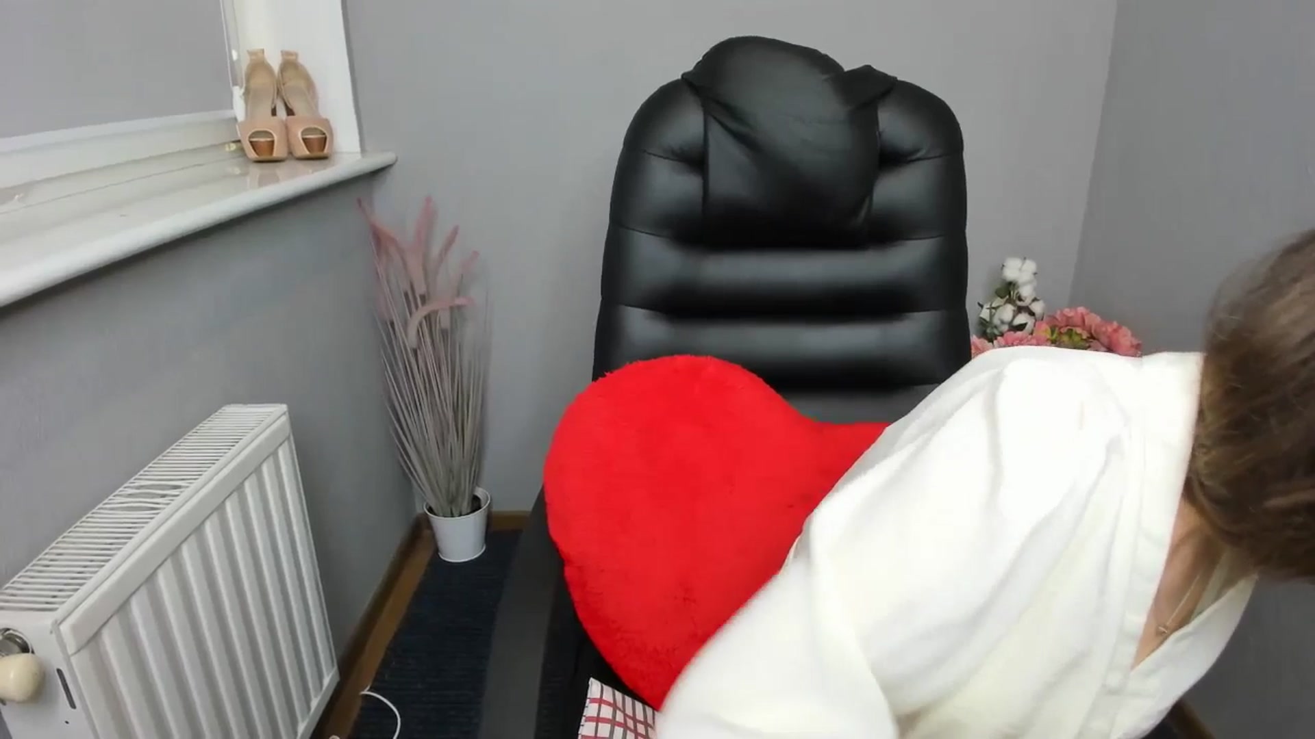 Gallery image thumbnail from Young_Afina's myfreecams stream on, 08/07/2025, 16:35 image 4 of 20