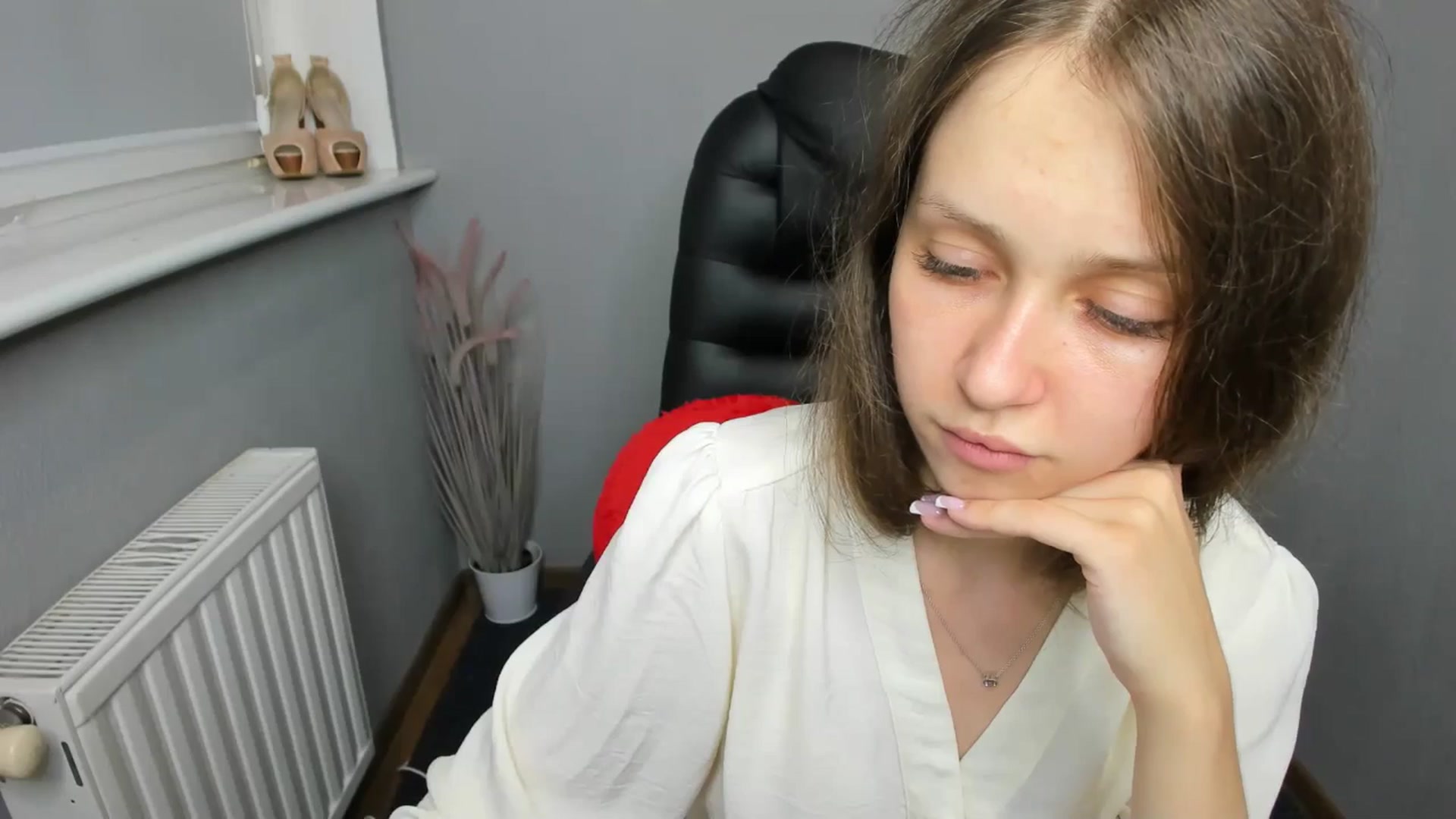 Gallery image thumbnail from Young_Afina's myfreecams stream on, 08/07/2025, 16:35 image 14 of 20