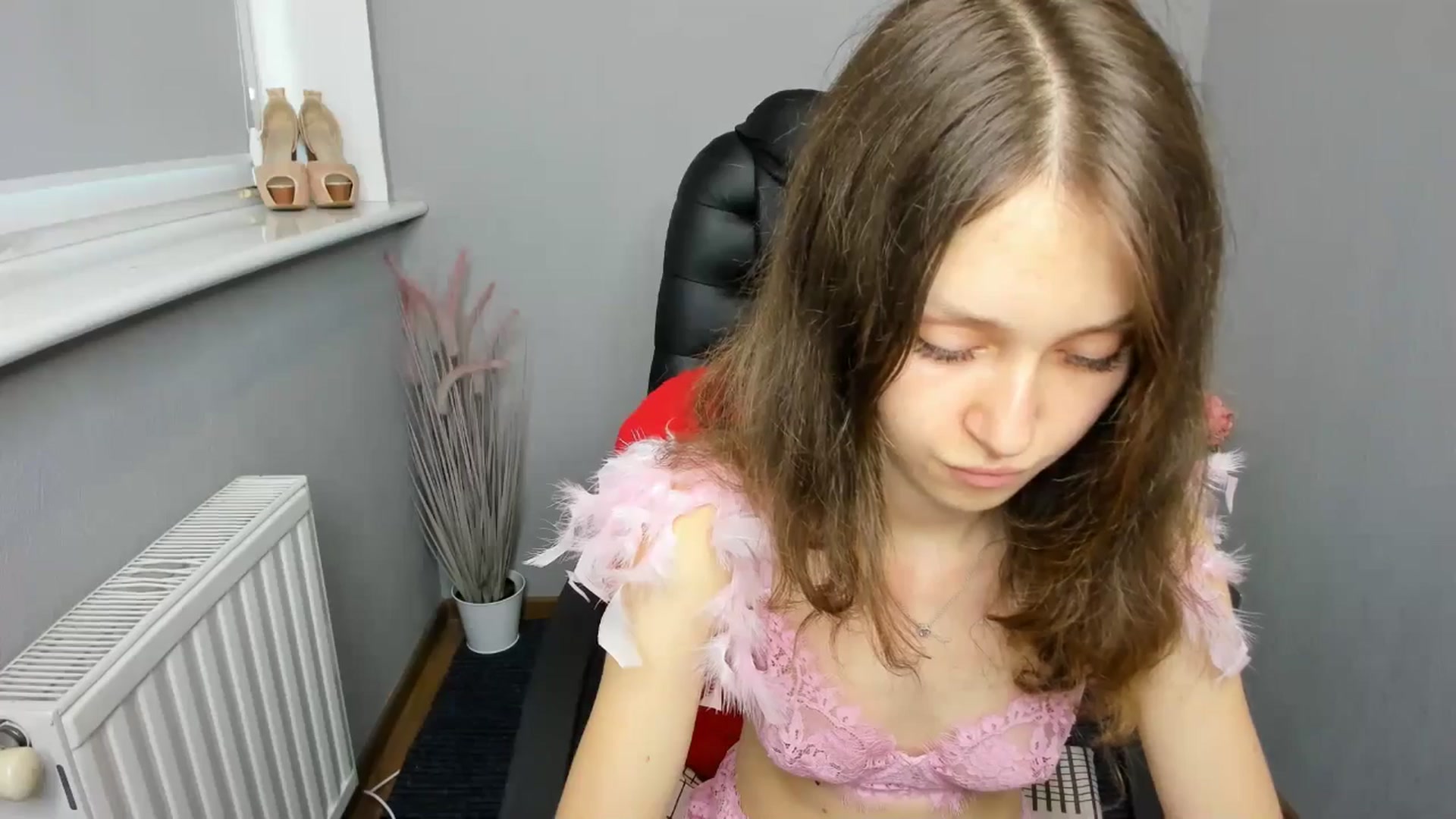 Gallery image thumbnail from Young_Afina's myfreecams stream on, 08/08/2025, 09:07 image 6 of 20