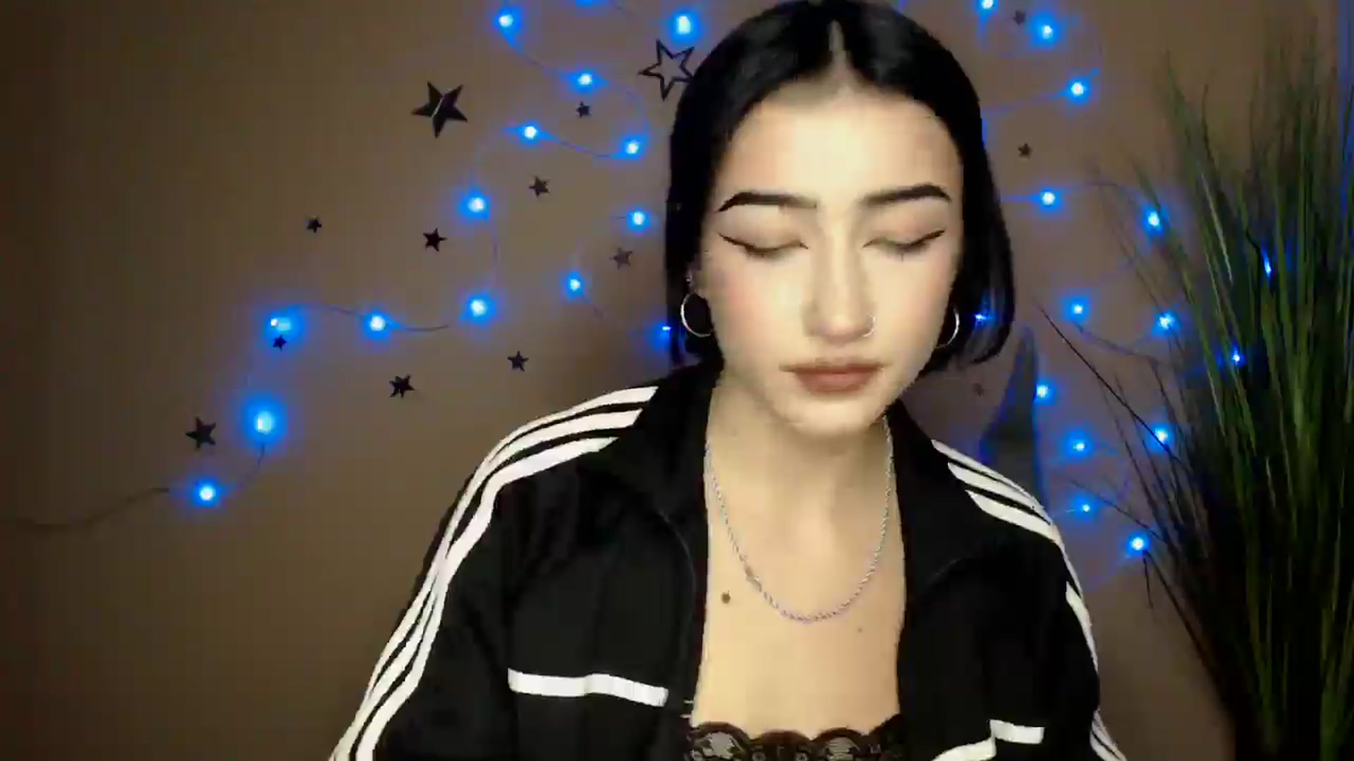 Gallery image thumbnail from Young_Evil's myfreecams stream on, 12/22/2025, 15:45 image 10 of 20