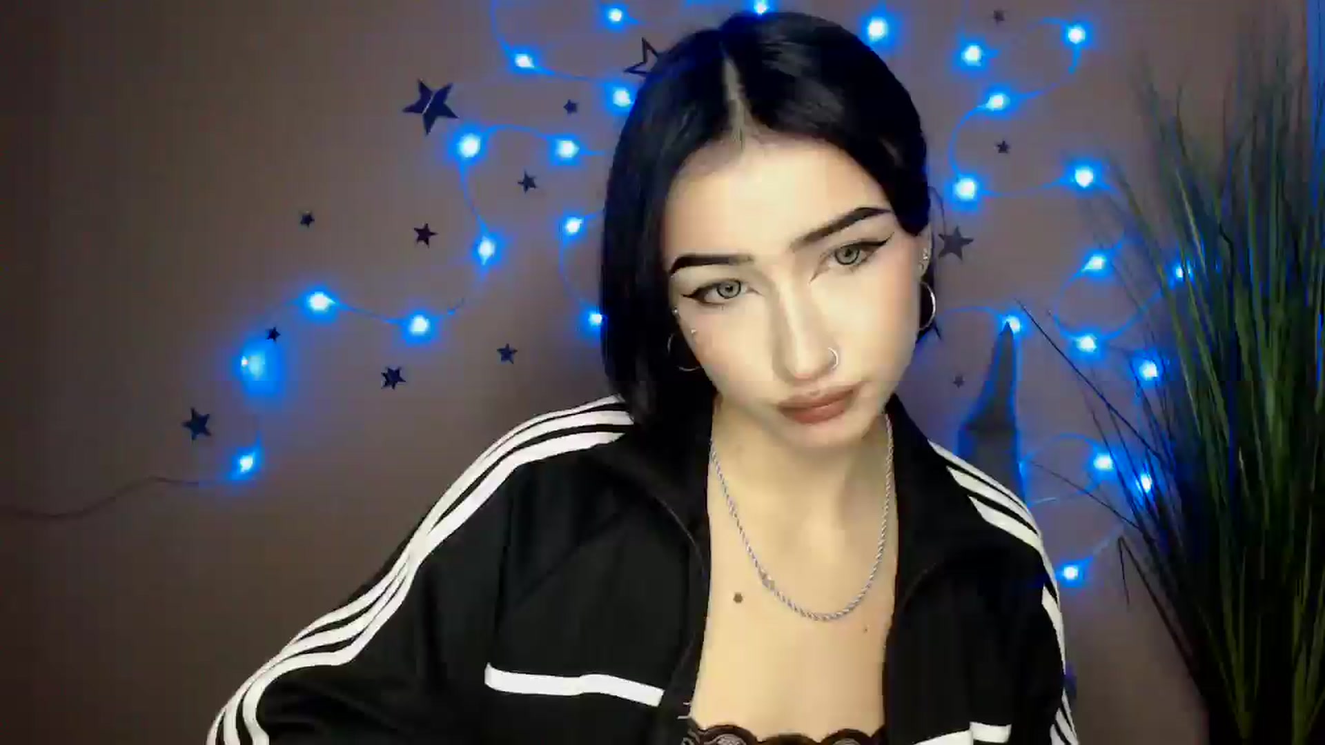 Gallery image thumbnail from Young_Evil's myfreecams stream on, 12/22/2025, 15:45 image 18 of 20