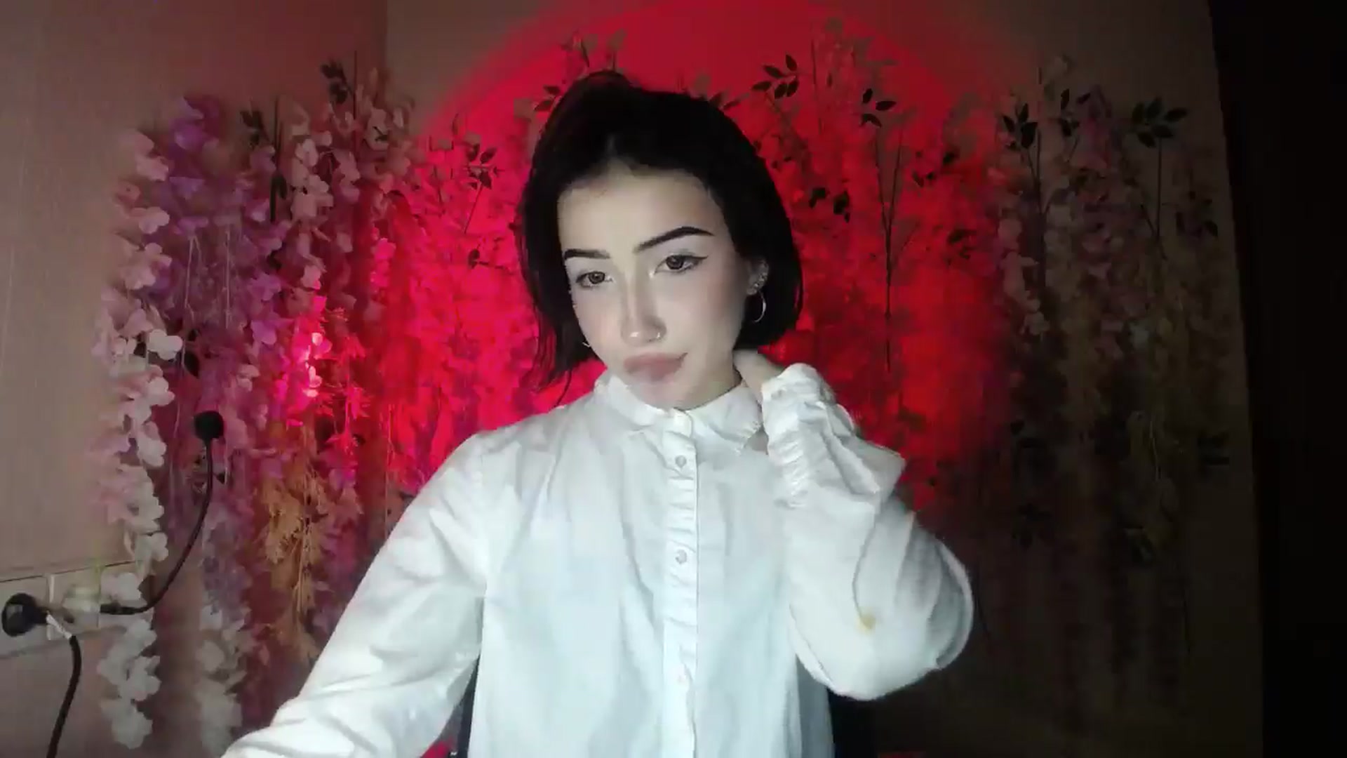 Gallery image thumbnail from Young_Evil's myfreecams stream on, 12/23/2025, 16:50 image 15 of 20