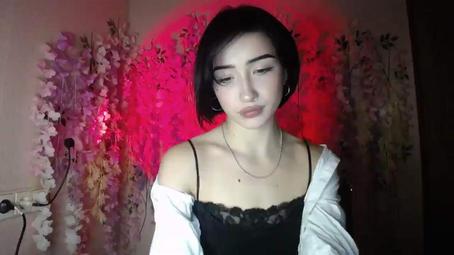 Gallery image thumbnail from Young_Evil's myfreecams stream on, 12/23/2025, 18:09 image 16 of 20