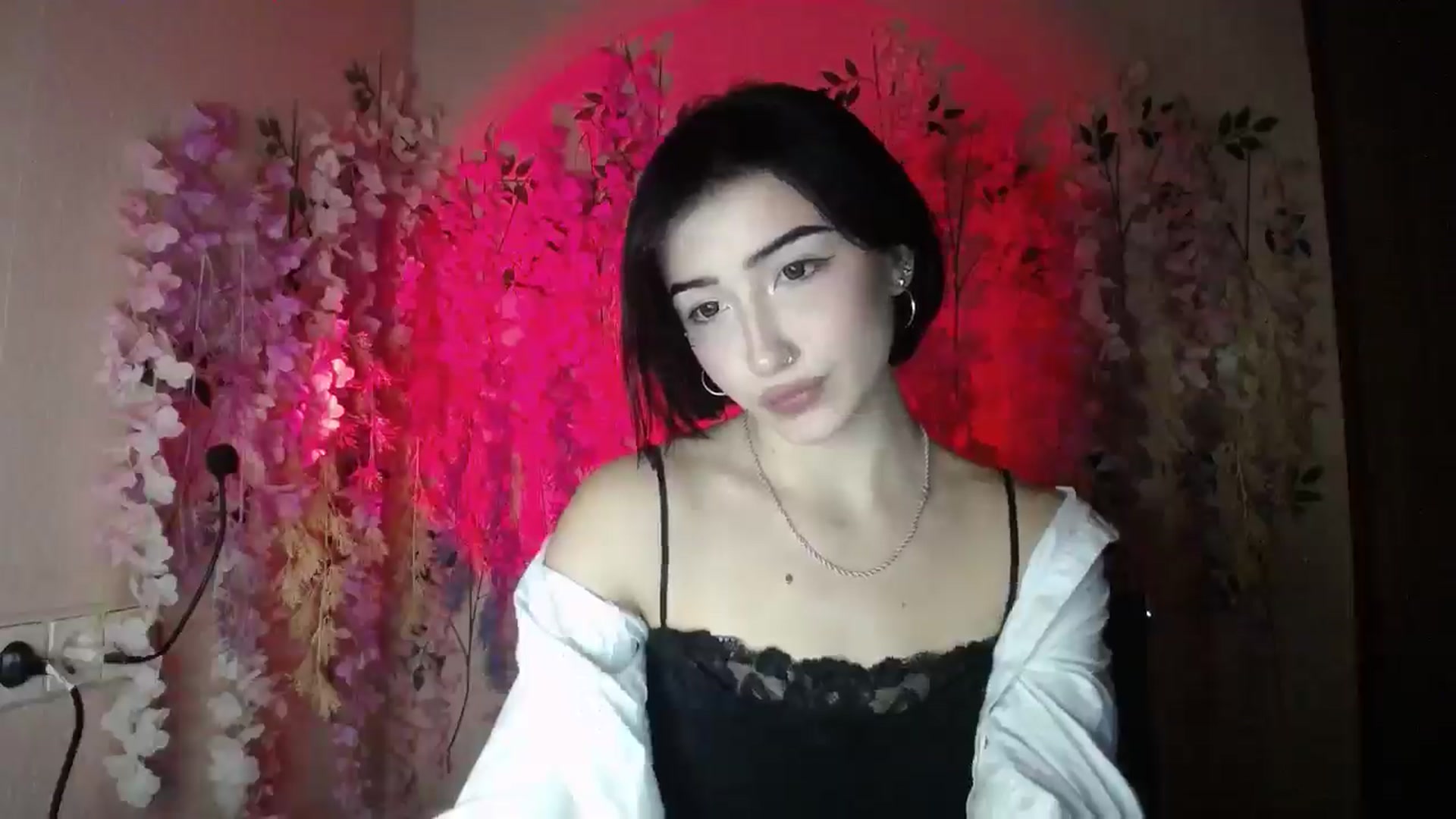 Gallery image thumbnail from Young_Evil's myfreecams stream on, 12/23/2025, 18:09 image 15 of 20