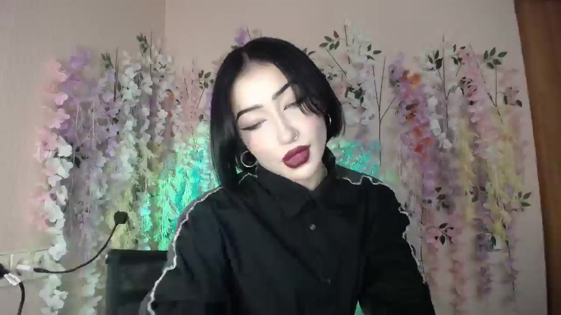 Gallery image thumbnail from Young_Evil's myfreecams stream on, 12/24/2025, 14:03 image 4 of 20