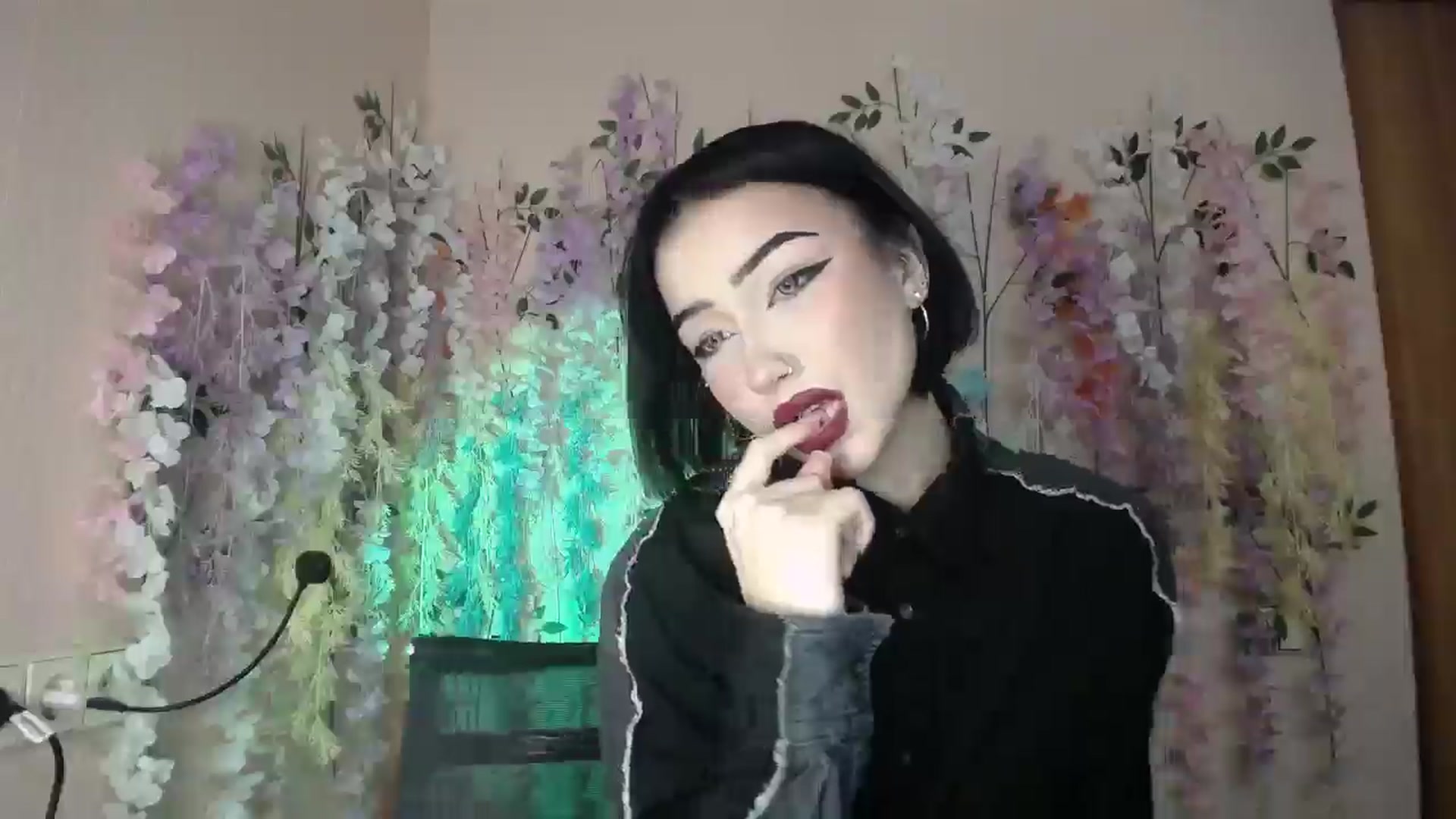 Gallery image thumbnail from Young_Evil's myfreecams stream on, 12/24/2025, 14:03 image 6 of 20
