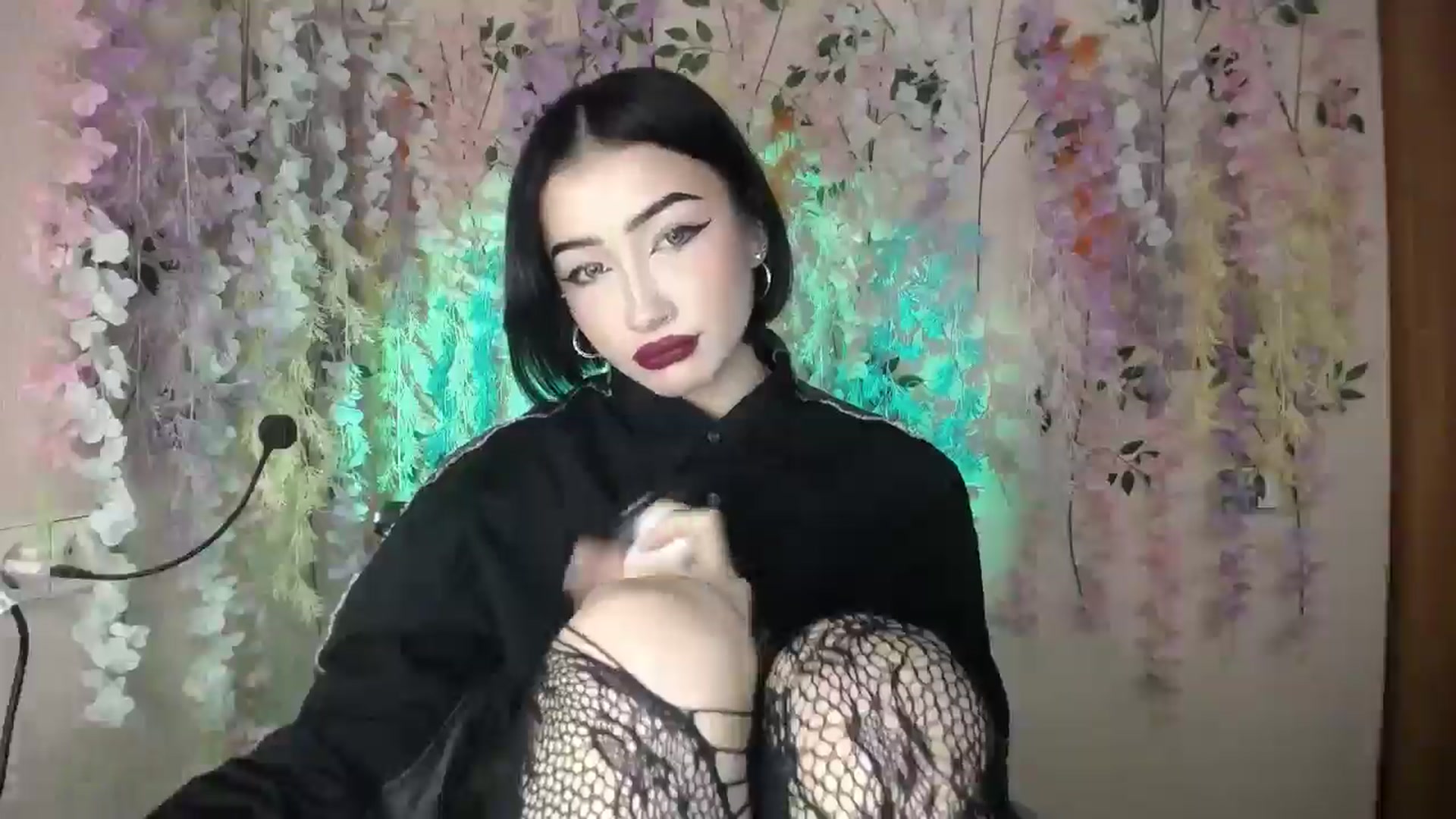 Gallery image thumbnail from Young_Evil's myfreecams stream on, 12/24/2025, 14:03 image 15 of 20