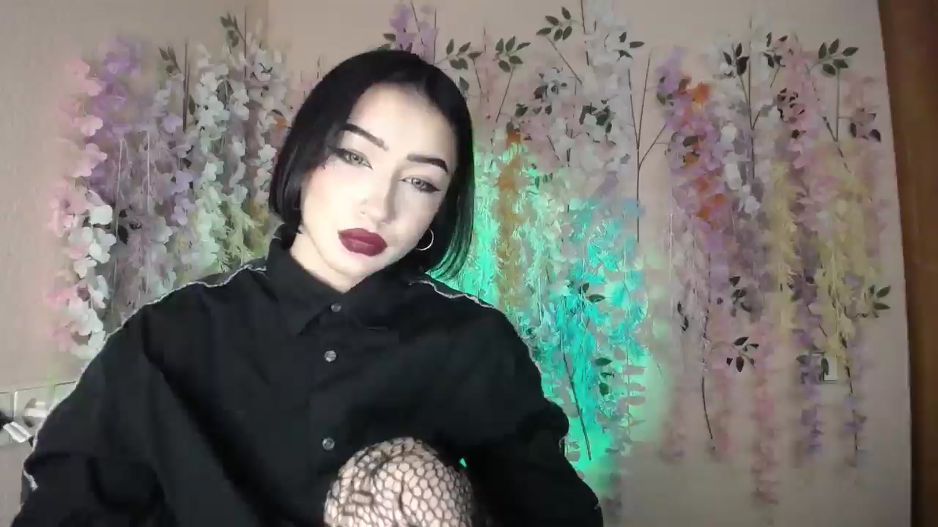 Gallery image thumbnail from Young_Evil's myfreecams stream on, 12/24/2025, 14:03 image 10 of 20