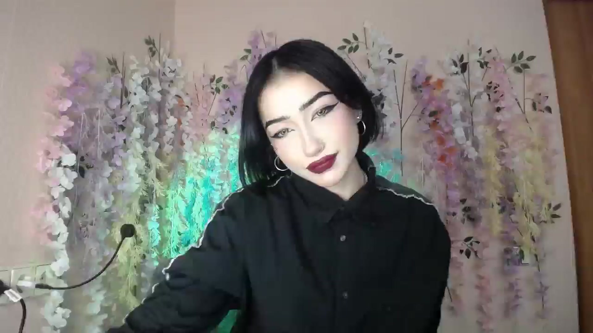 Gallery image thumbnail from Young_Evil's myfreecams stream on, 12/24/2025, 14:03 image 3 of 20