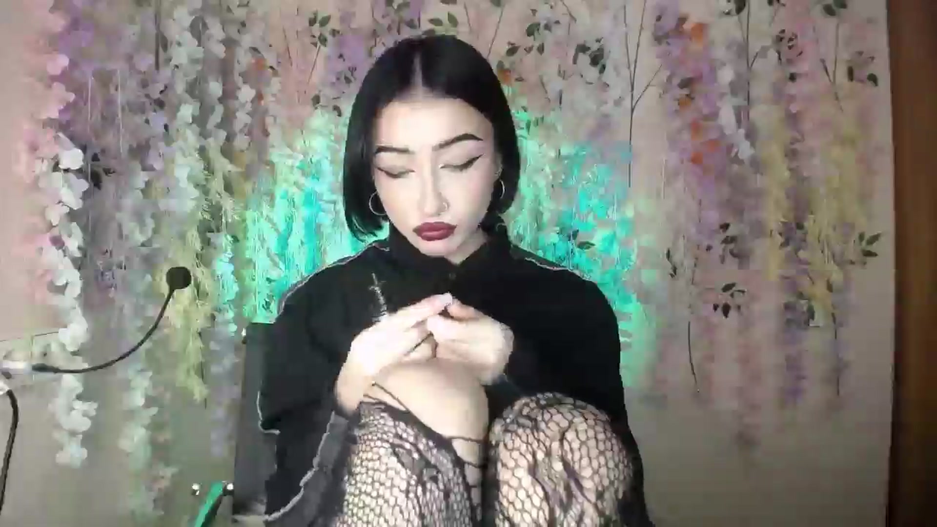 Gallery image thumbnail from Young_Evil's myfreecams stream on, 12/24/2025, 14:03 image 14 of 20