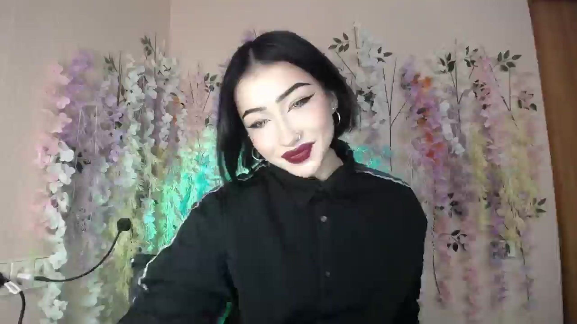 Gallery image thumbnail from Young_Evil's myfreecams stream on, 12/24/2025, 14:03 image 2 of 20