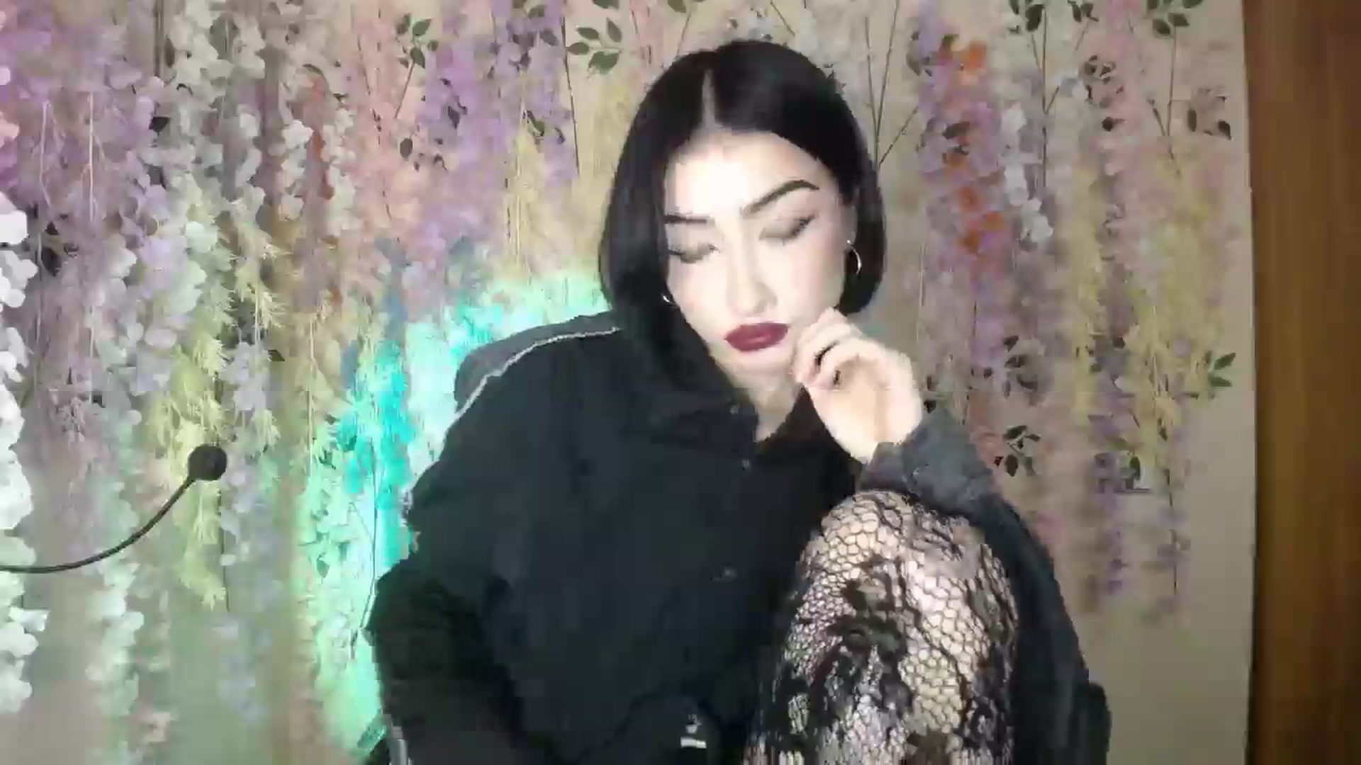 Gallery image thumbnail from Young_Evil's myfreecams stream on, 12/24/2025, 14:51 image 15 of 20