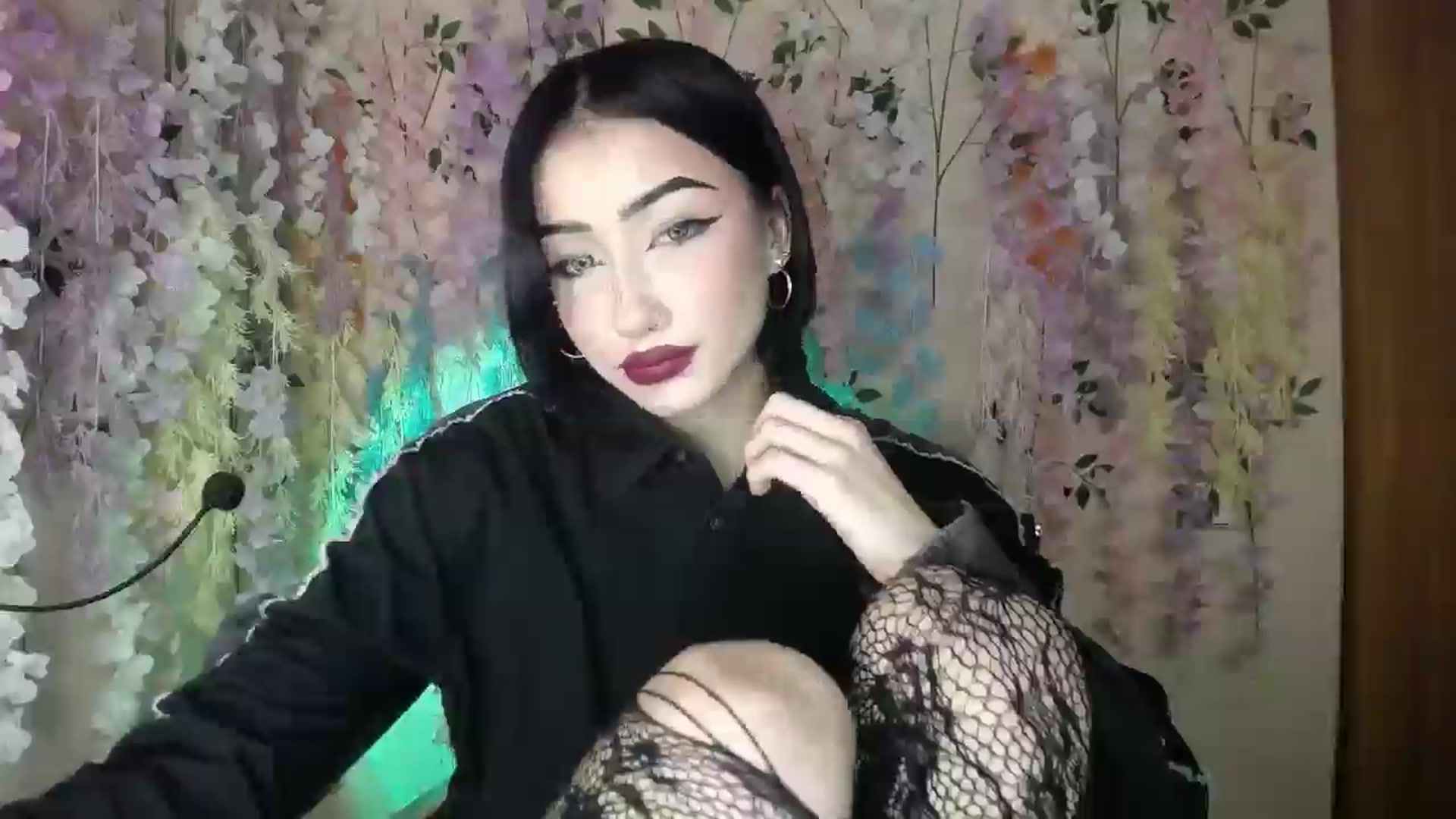 Gallery image thumbnail from Young_Evil's myfreecams stream on, 12/24/2025, 14:51 image 13 of 20