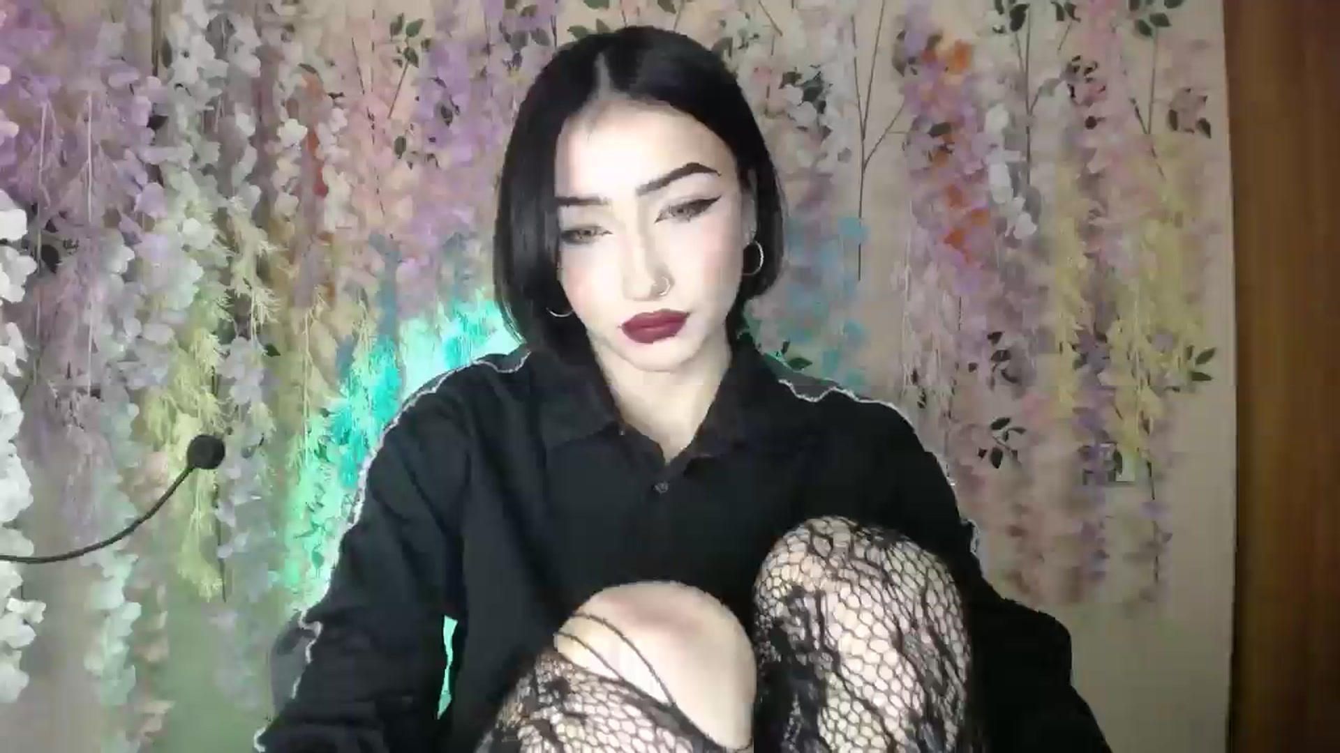 Gallery image thumbnail from Young_Evil's myfreecams stream on, 12/24/2025, 14:51 image 7 of 20