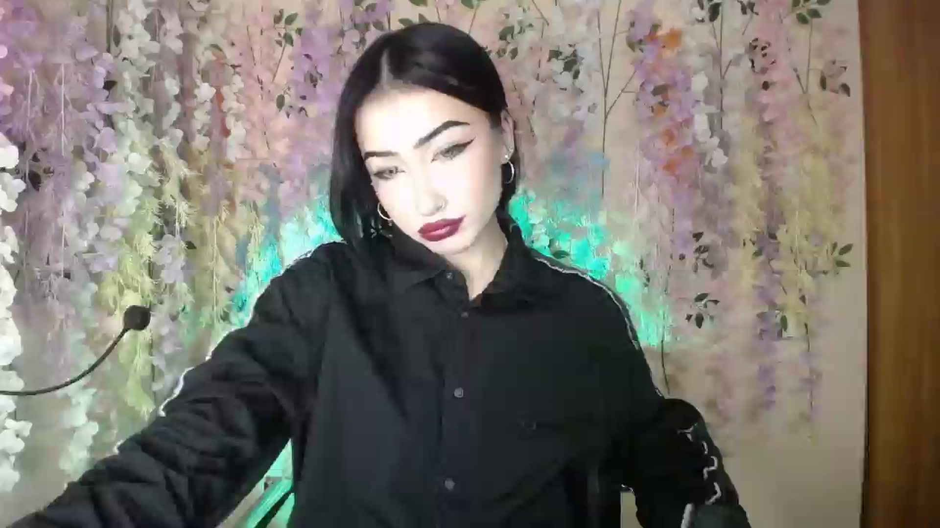 Gallery image thumbnail from Young_Evil's myfreecams stream on, 12/24/2025, 14:51 image 16 of 20