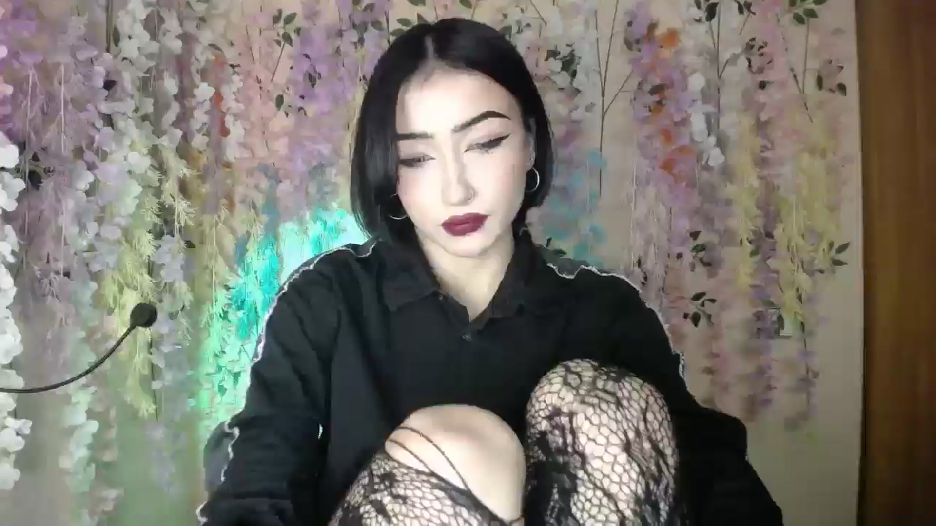 Gallery image thumbnail from Young_Evil's myfreecams stream on, 12/24/2025, 14:51 image 6 of 20