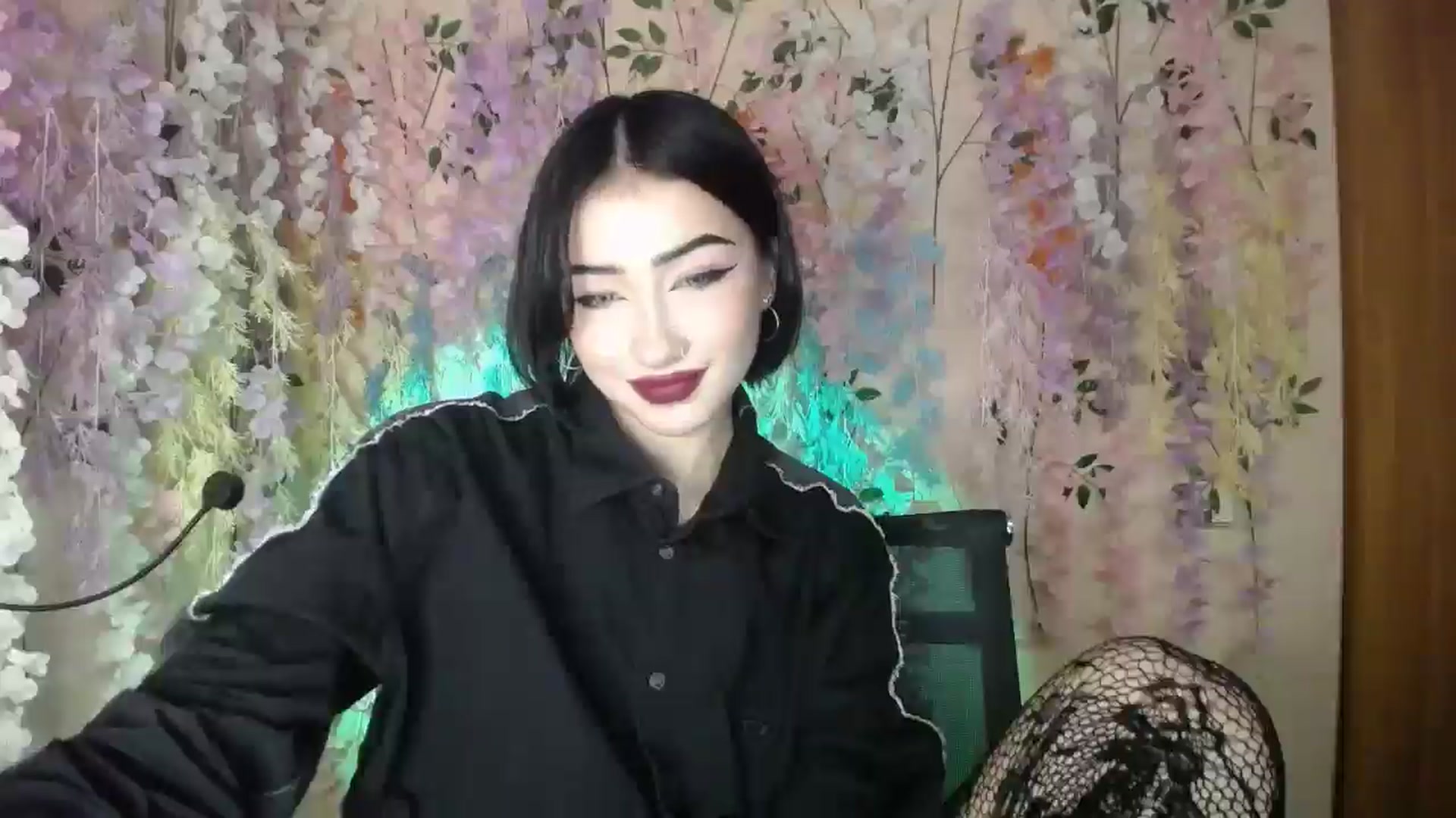 Gallery image thumbnail from Young_Evil's myfreecams stream on, 12/24/2025, 14:51 image 14 of 20