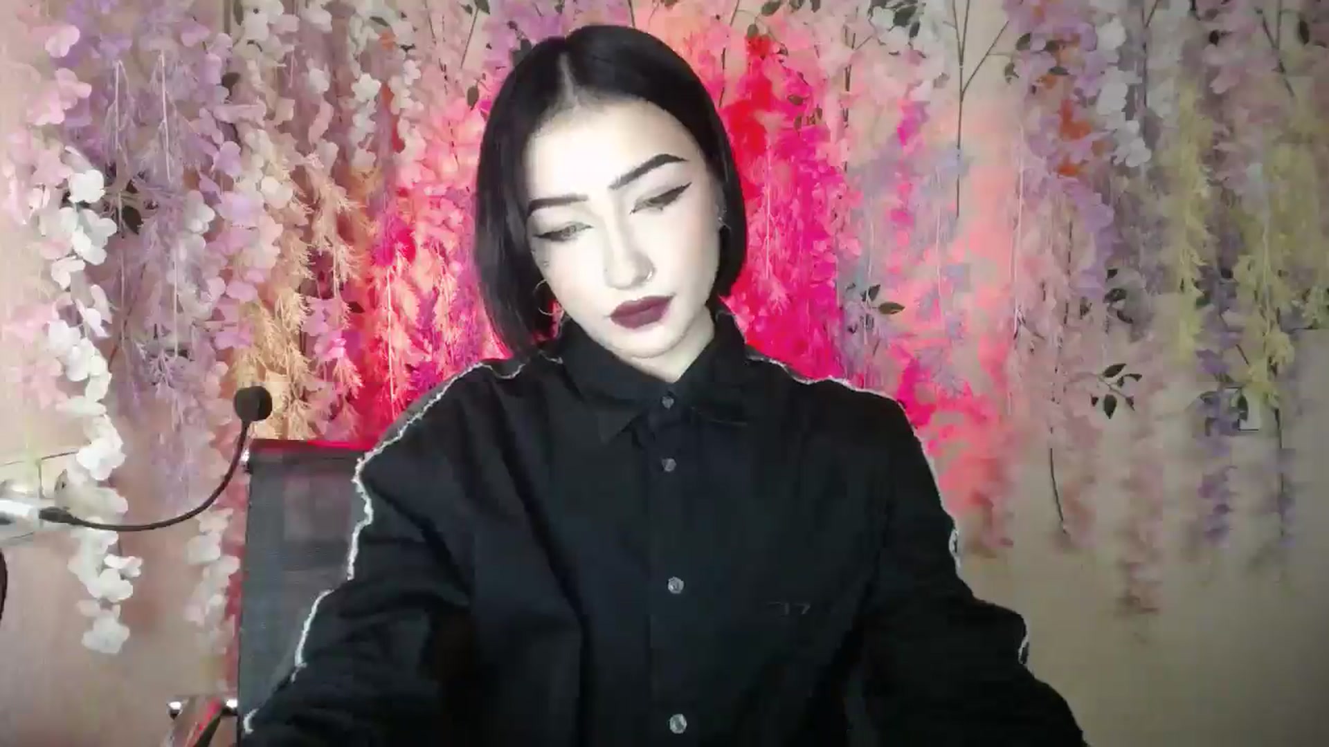Gallery image thumbnail from Young_Evil's myfreecams stream on, 12/24/2025, 16:13 image 18 of 20