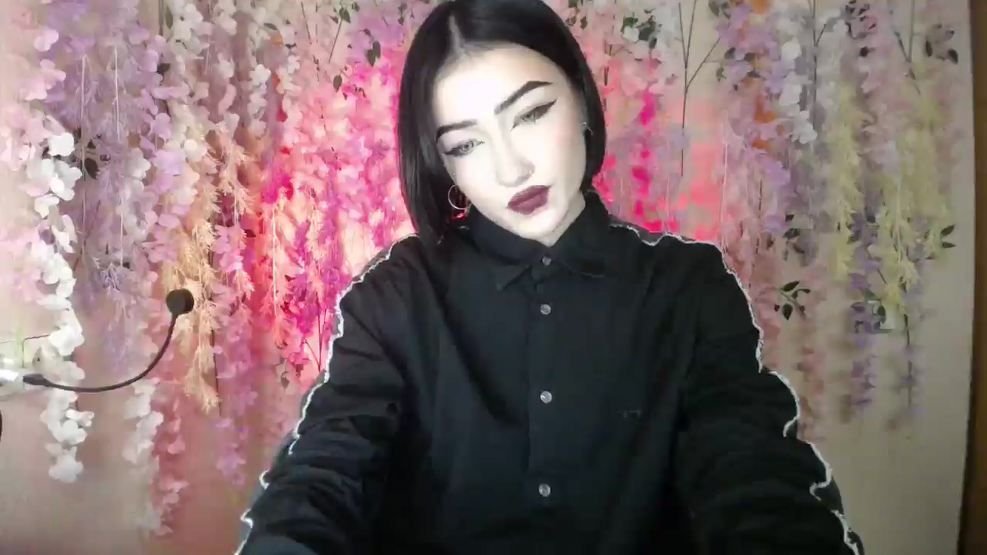 Gallery image thumbnail from Young_Evil's myfreecams stream on, 12/24/2025, 16:13 image 17 of 20