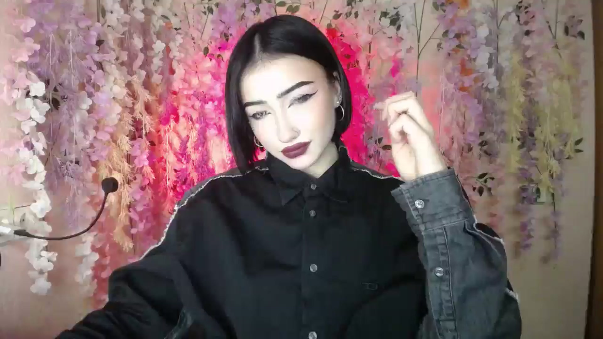 Gallery image thumbnail from Young_Evil's myfreecams stream on, 12/24/2025, 16:13 image 11 of 20