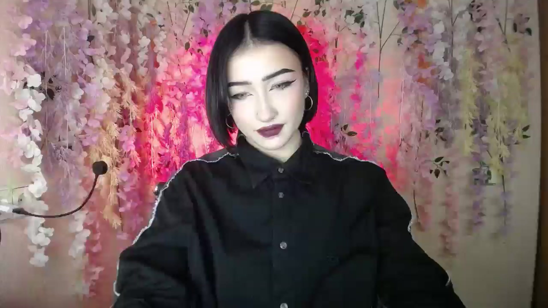 Gallery image thumbnail from Young_Evil's myfreecams stream on, 12/24/2025, 16:13 image 12 of 20