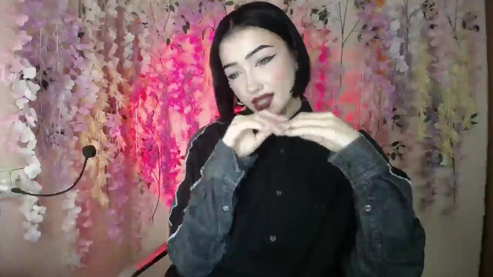 Gallery image thumbnail from Young_Evil's myfreecams stream on, 12/24/2025, 16:13 image 16 of 20