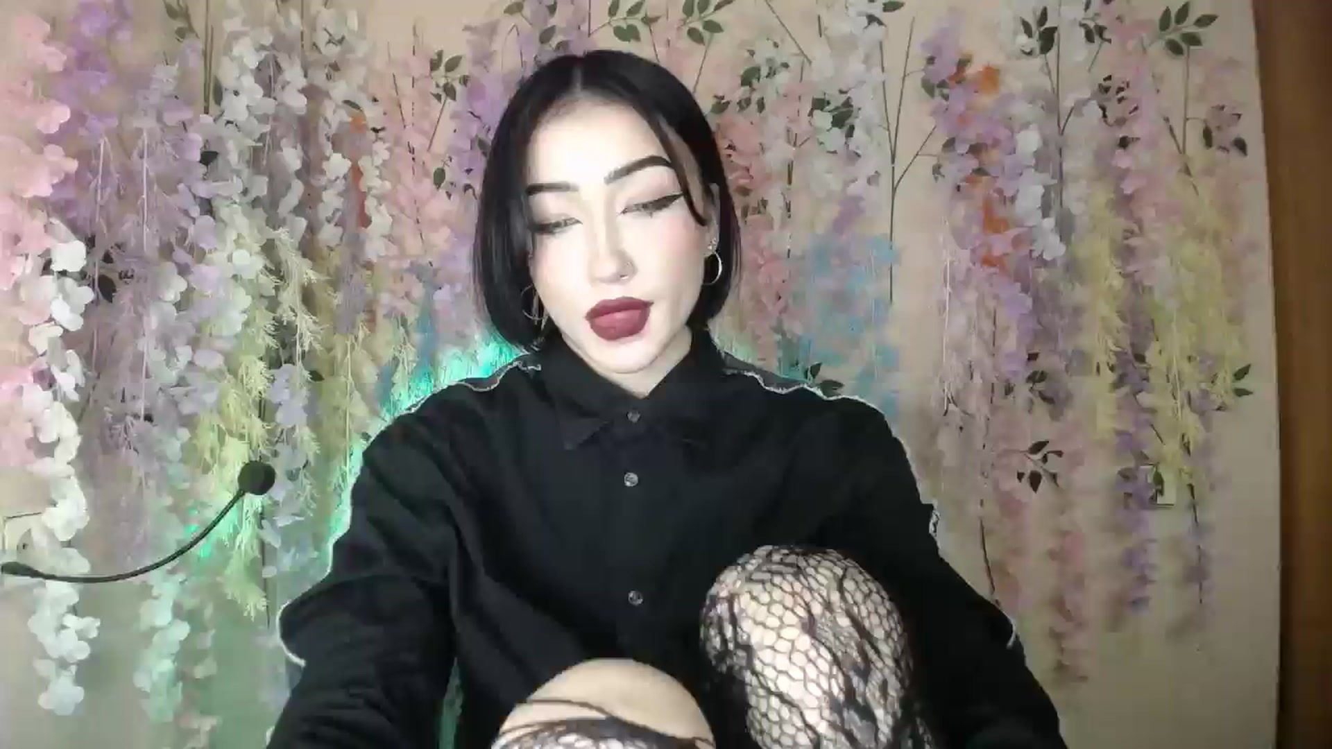 Gallery image thumbnail from Young_Evil's myfreecams stream on, 12/24/2025, 16:13 image 1 of 20