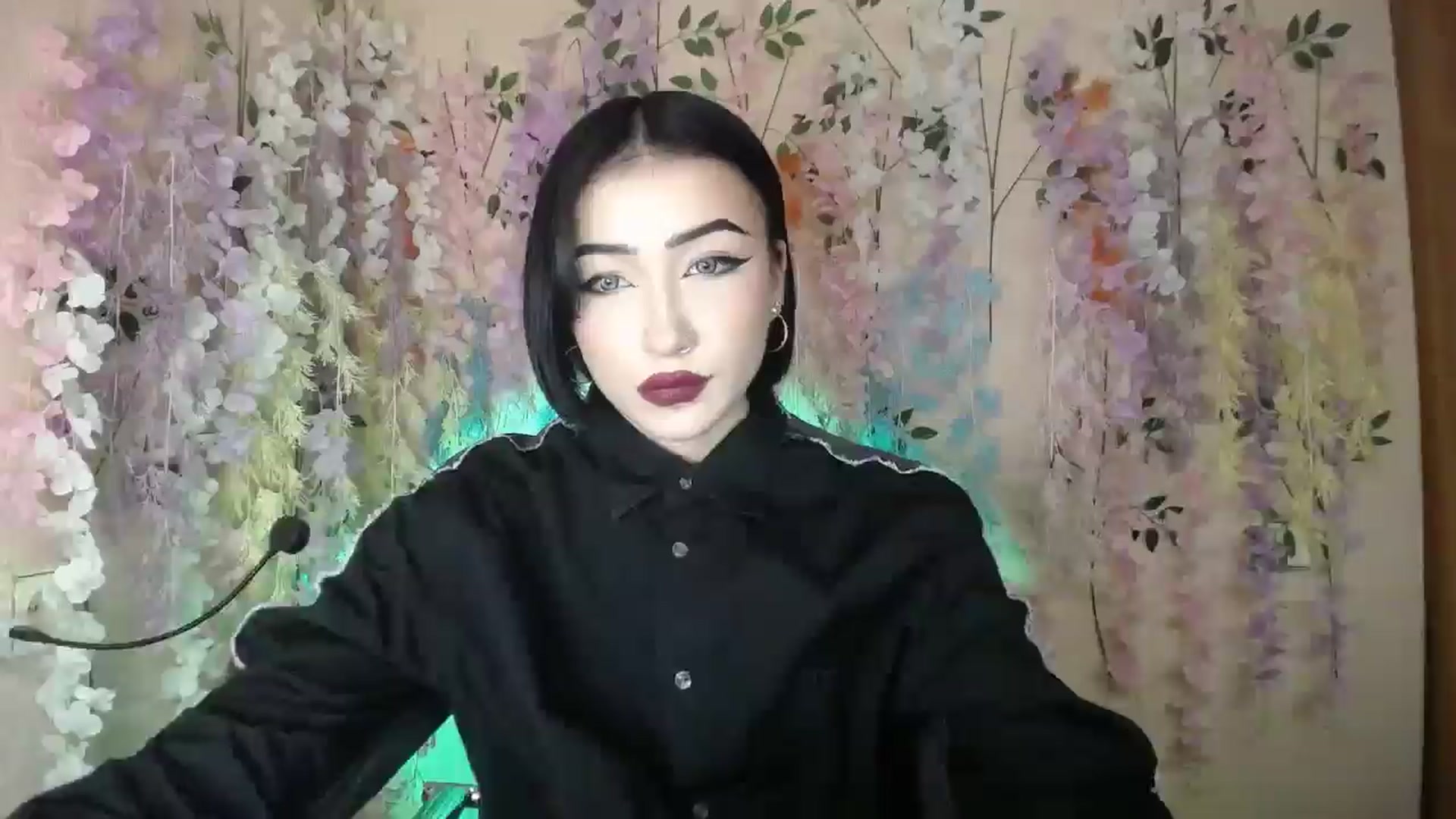 Gallery image thumbnail from Young_Evil's myfreecams stream on, 12/24/2025, 16:13 image 7 of 20