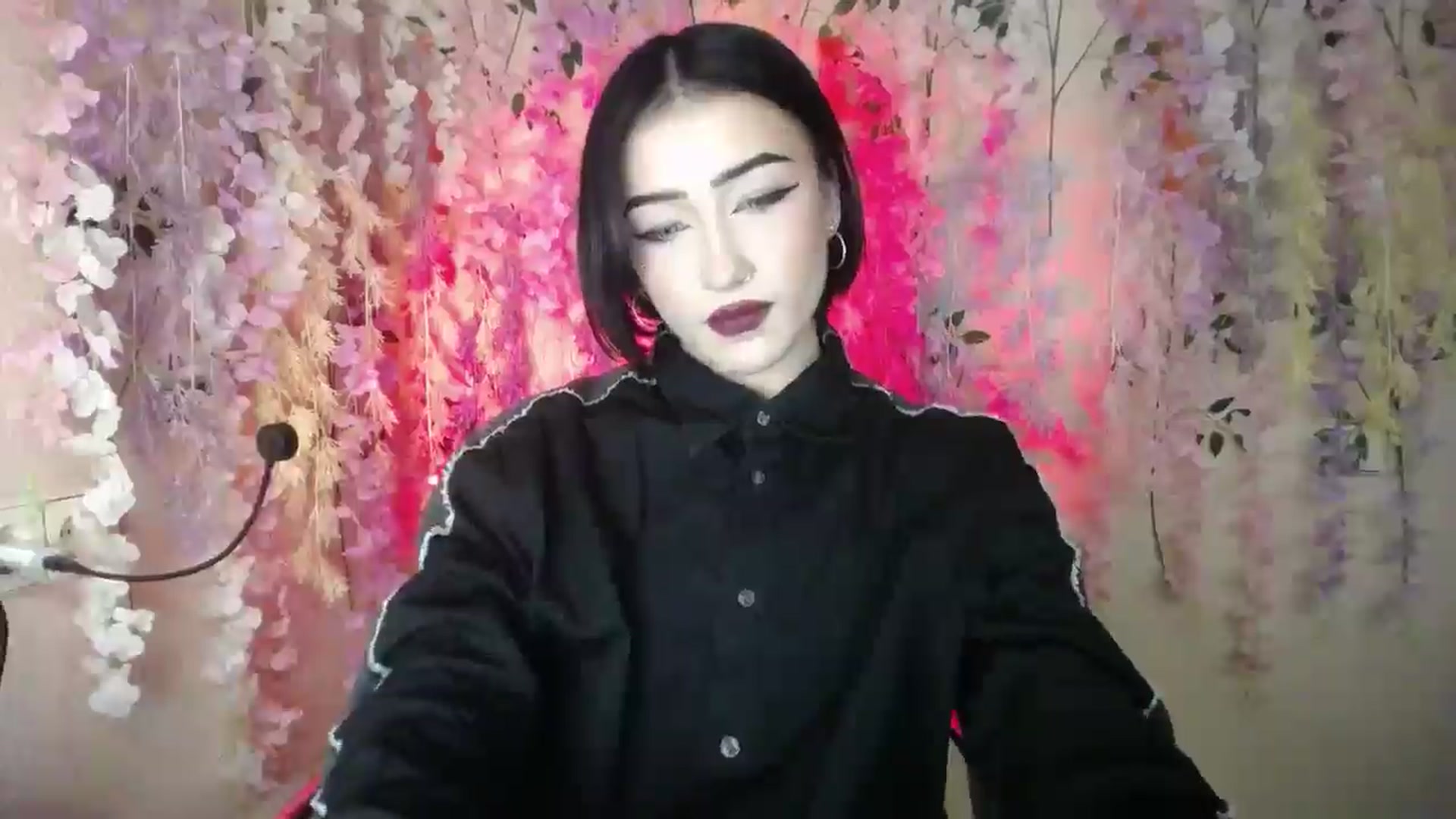 Gallery image thumbnail from Young_Evil's myfreecams stream on, 12/24/2025, 16:13 image 19 of 20
