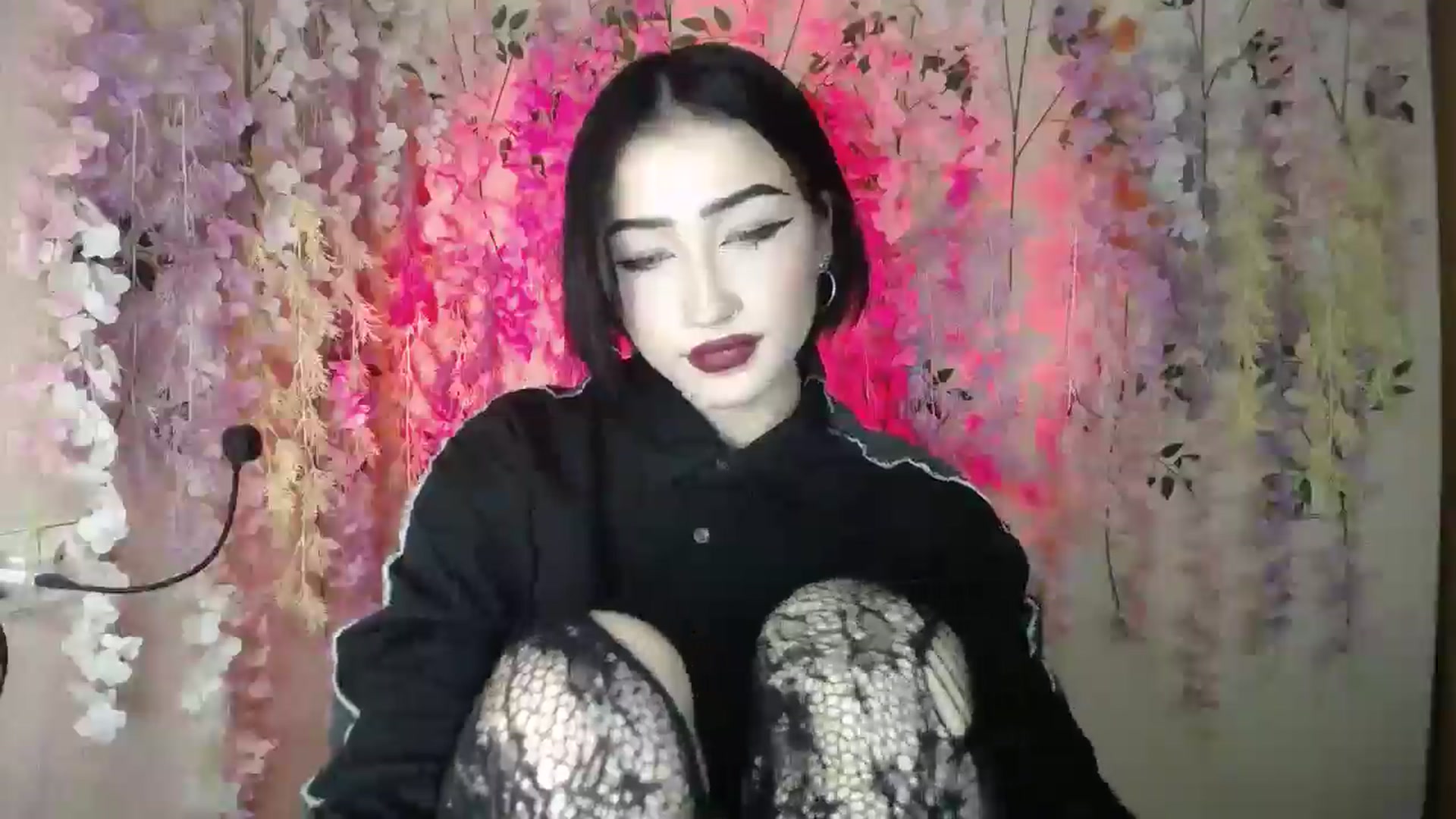 Gallery image thumbnail from Young_Evil's myfreecams stream on, 12/24/2025, 17:48 image 17 of 20