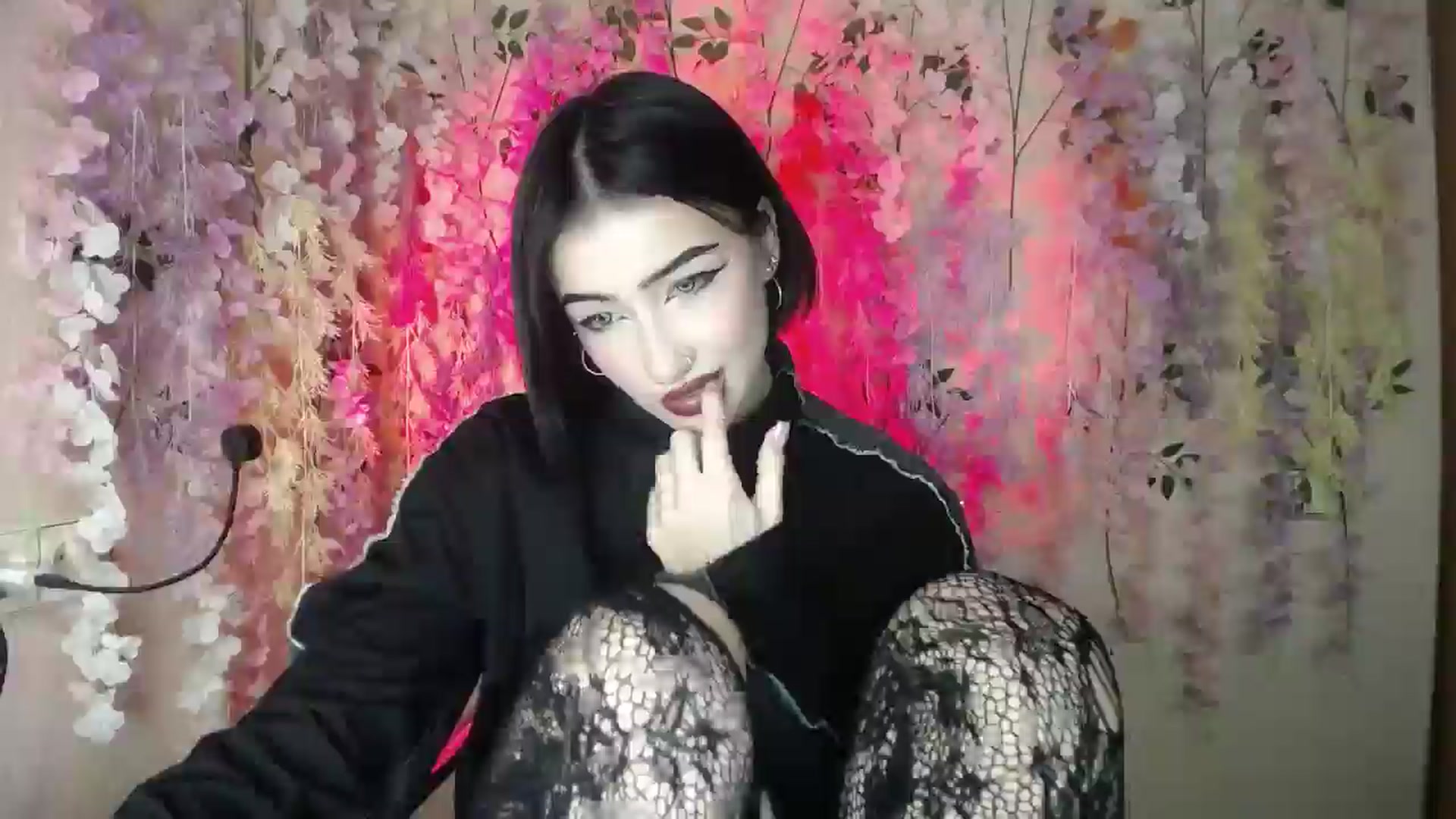 Gallery image thumbnail from Young_Evil's myfreecams stream on, 12/24/2025, 17:48 image 13 of 20