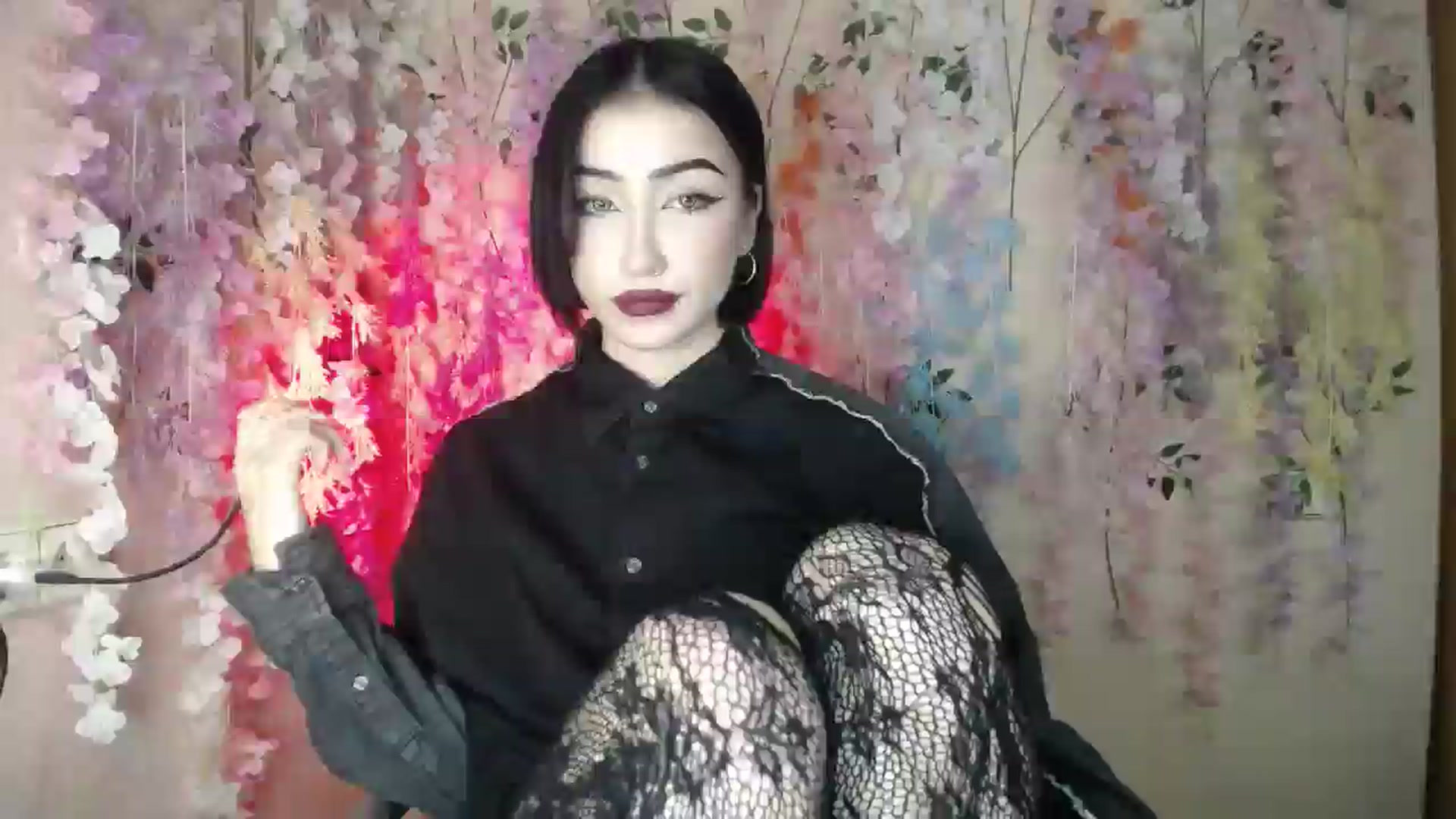 Gallery image thumbnail from Young_Evil's myfreecams stream on, 12/24/2025, 17:48 image 2 of 20