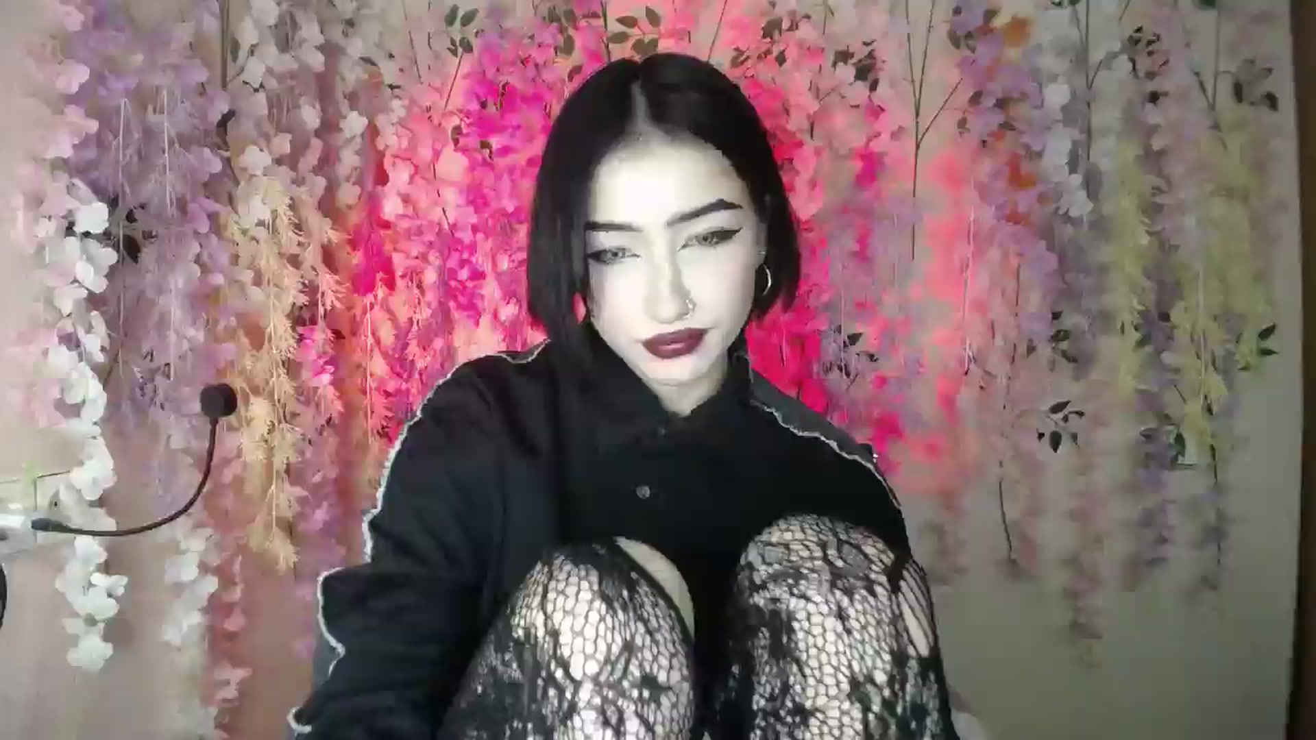 Gallery image thumbnail from Young_Evil's myfreecams stream on, 12/24/2025, 17:48 image 16 of 20