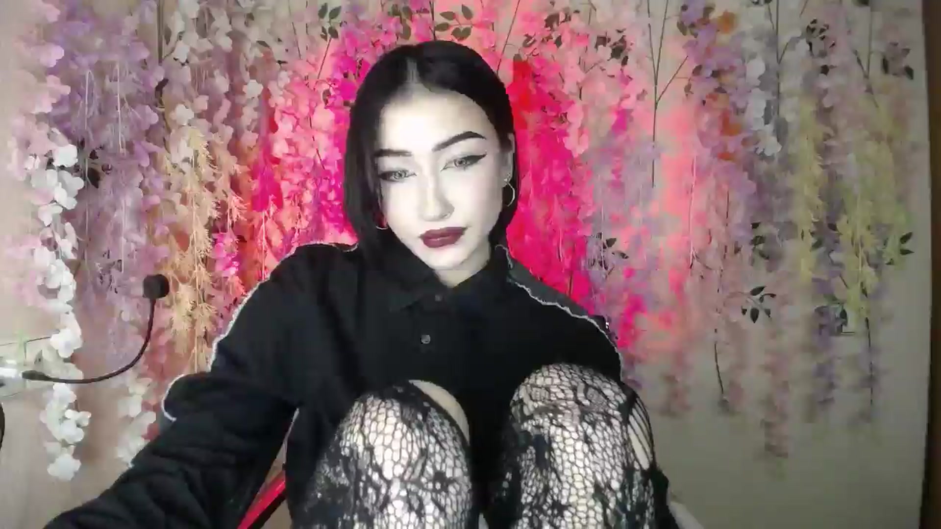 Gallery image thumbnail from Young_Evil's myfreecams stream on, 12/24/2025, 17:48 image 4 of 20