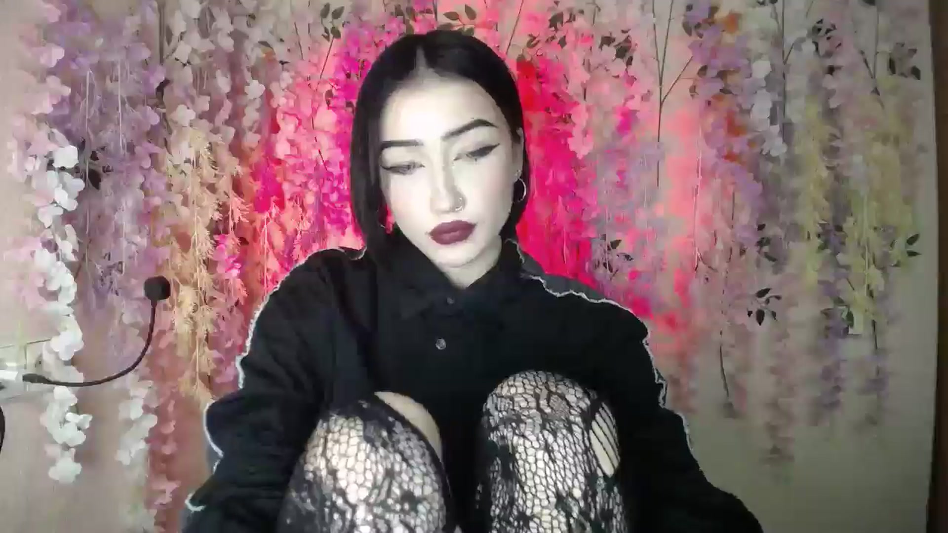 Gallery image thumbnail from Young_Evil's myfreecams stream on, 12/24/2025, 17:48 image 6 of 20