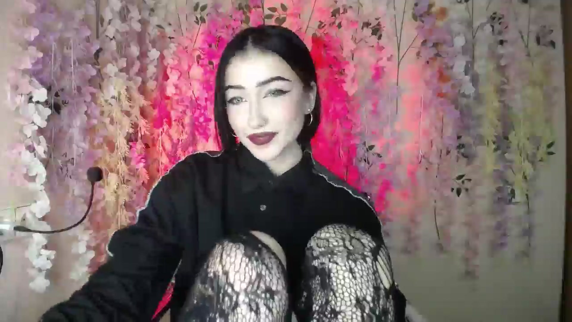Gallery image thumbnail from Young_Evil's myfreecams stream on, 12/24/2025, 17:48 image 7 of 20