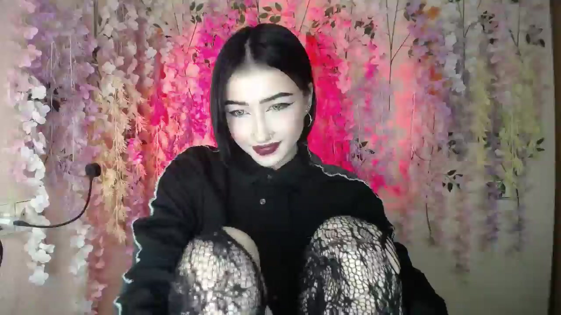 Gallery image thumbnail from Young_Evil's myfreecams stream on, 12/24/2025, 17:48 image 9 of 20