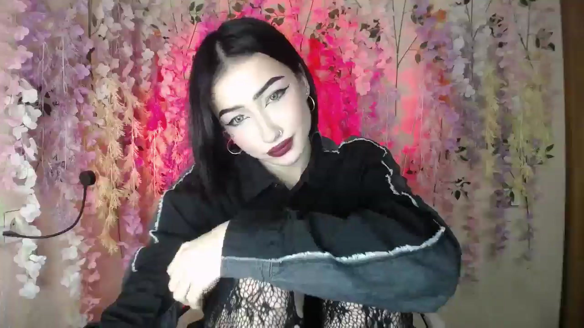 Gallery image thumbnail from Young_Evil's myfreecams stream on, 12/24/2025, 18:40 image 20 of 20