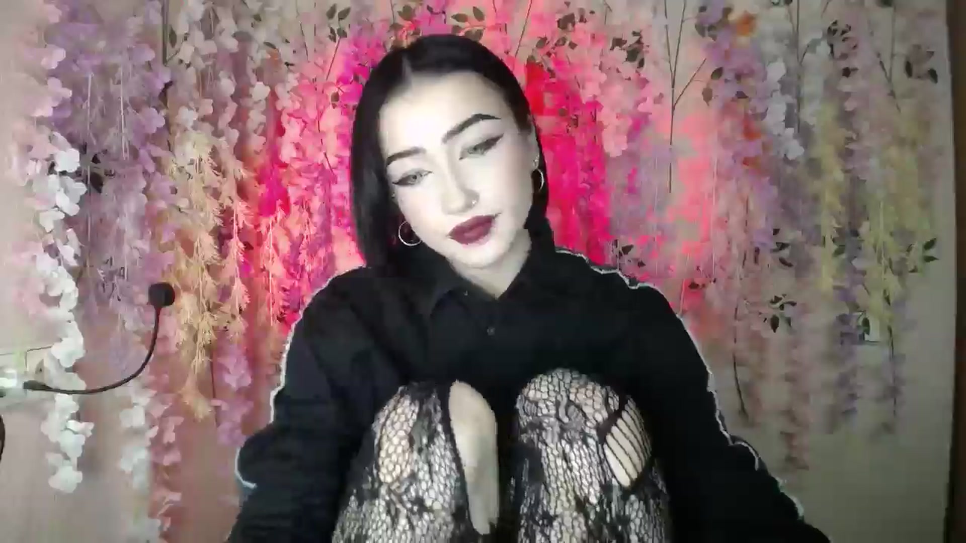 Gallery image thumbnail from Young_Evil's myfreecams stream on, 12/24/2025, 18:40 image 5 of 20