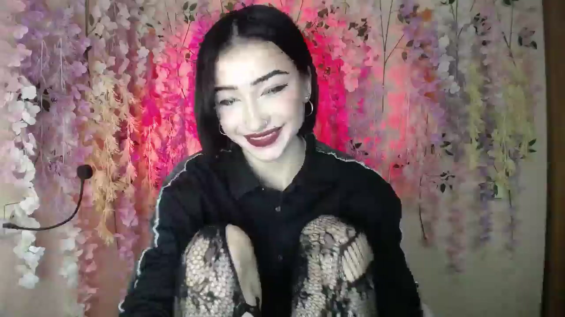 Gallery image thumbnail from Young_Evil's myfreecams stream on, 12/24/2025, 18:40 image 18 of 20